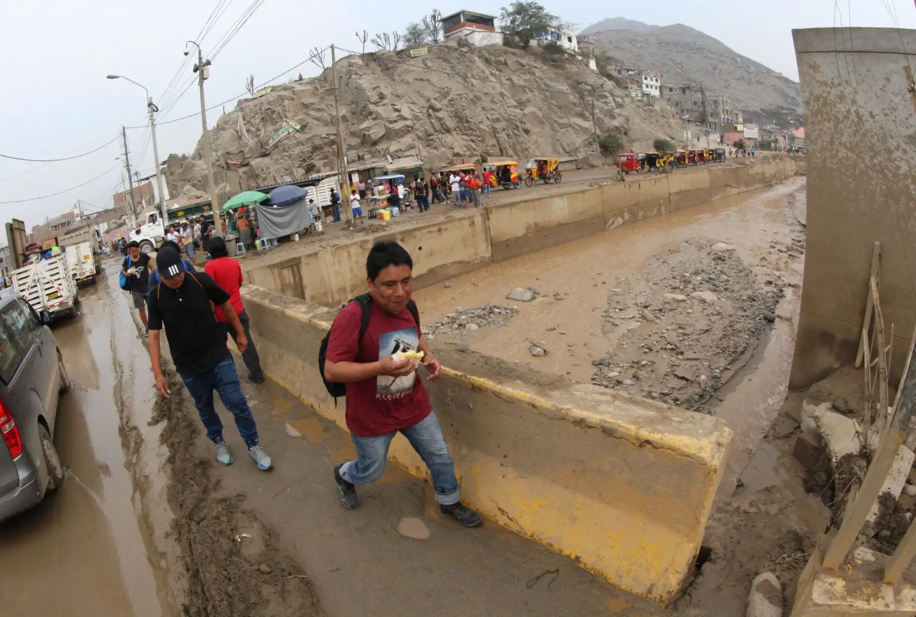 LIMA,PERÚ- FEBRERO 01. Desborde del río Huaycoloro ocasionó la inundación de la autopista Ramiro Prialé. Foto: ANDINA/ Jhony Laurente