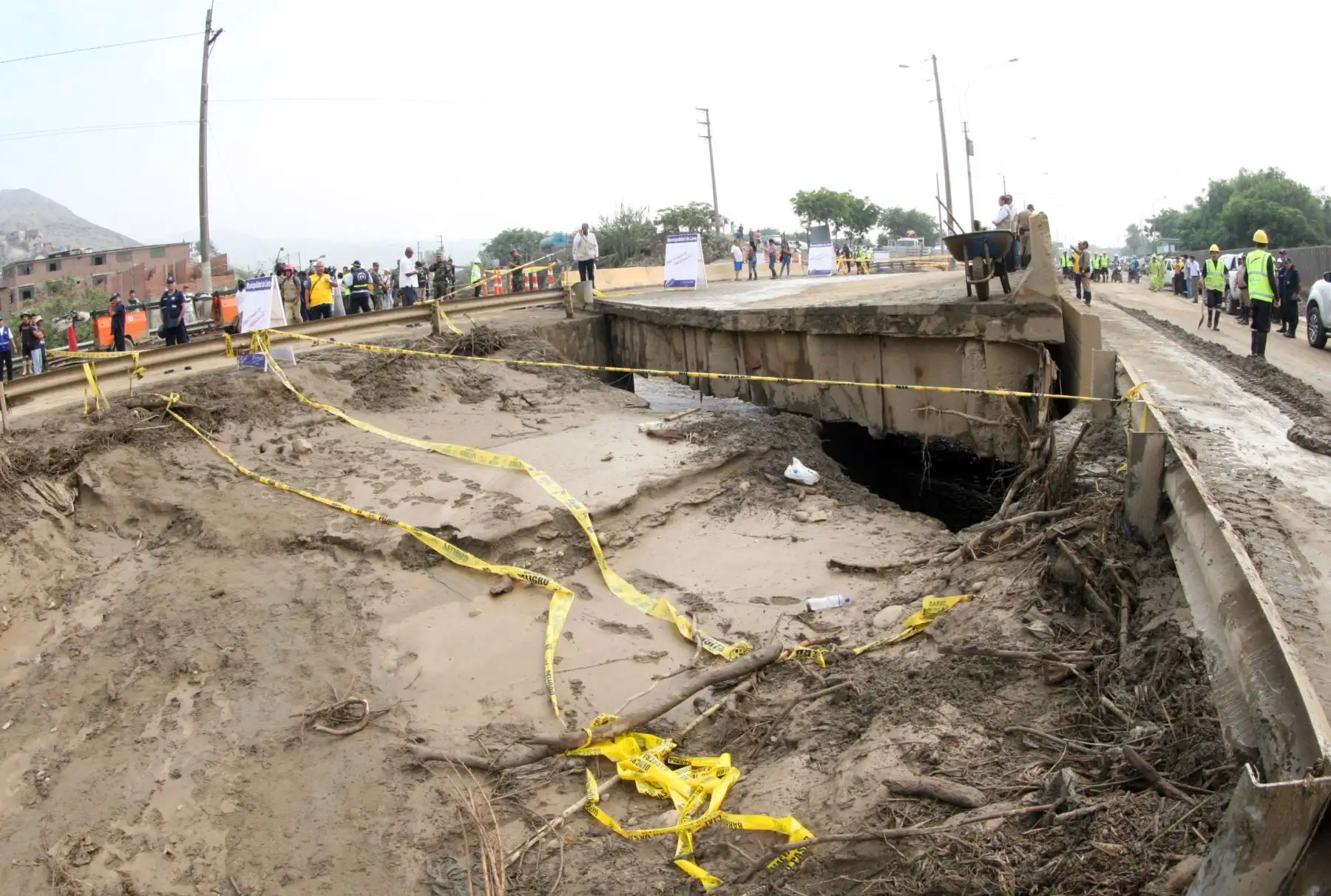 LIMA,PERÚ- FEBRERO 01. Desborde del río Huaycoloro ocasionó la inundación de la autopista Ramiro Prialé. Foto: ANDINA/ Jhony Laurente