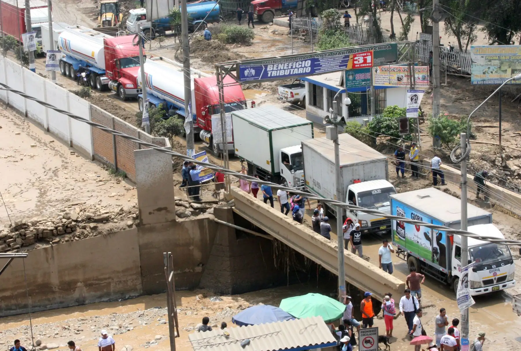 LIMA,PERÚ-FEBRERO 01.Transito vehicular cerca al puente Huaycoloro. Foto:ANDINA/Jhony Laurente