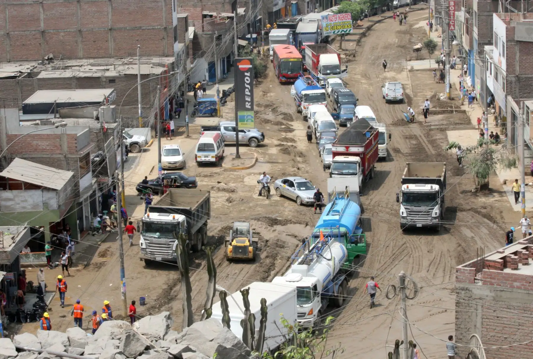 LIMA,PERÚ-FEBRERO 01.Transito vehicular cerca al puente Huaycoloro. Foto:ANDINA/Jhony Laurente