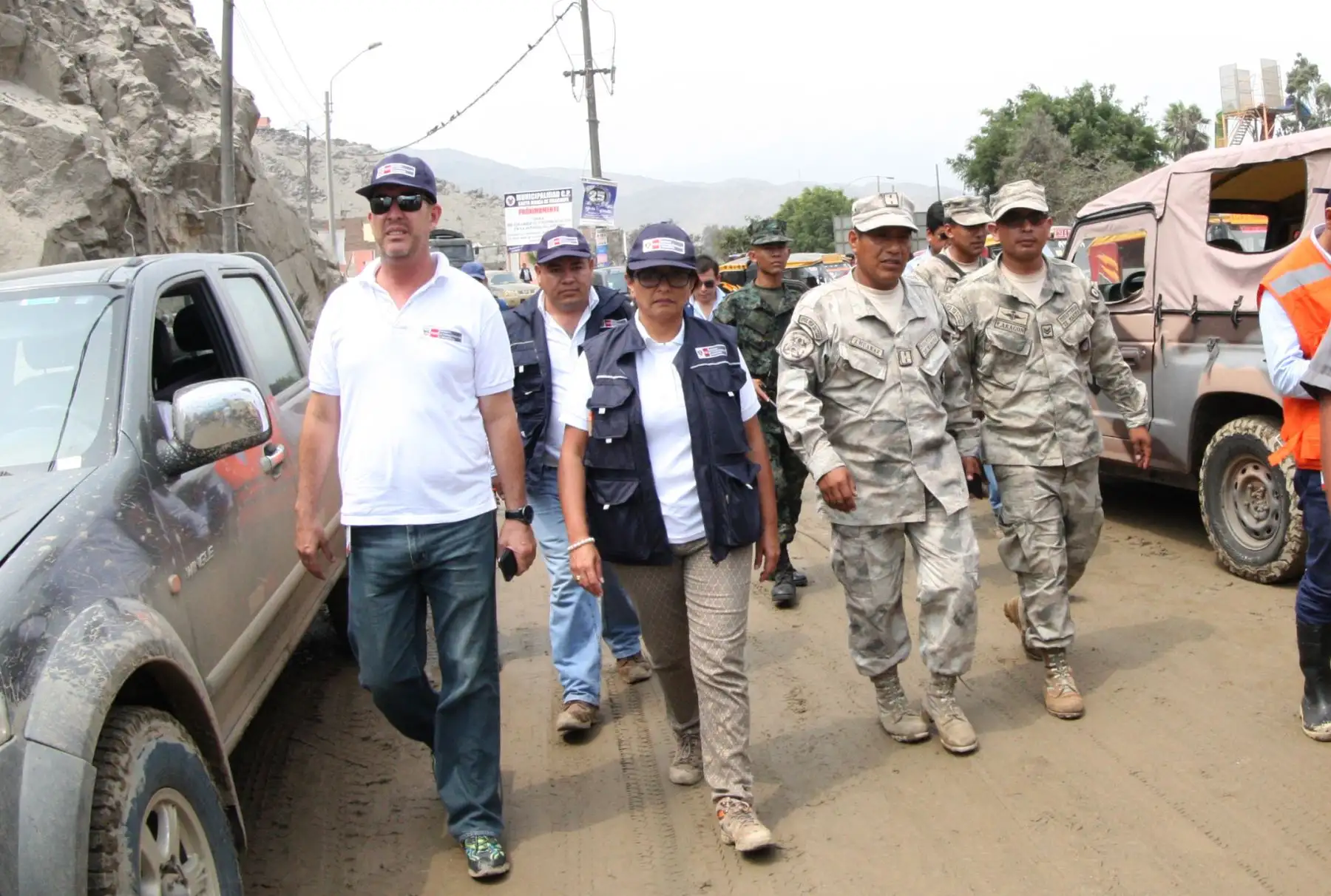LIMA,PERÚ- FEBRERO 01.Mienbros de las FFAA,apoyan a los  damnificados por los estragos de los huaicos provocados por el desborde del río Huaycoloro. Foto: ANDINA/ Jhony Laurente