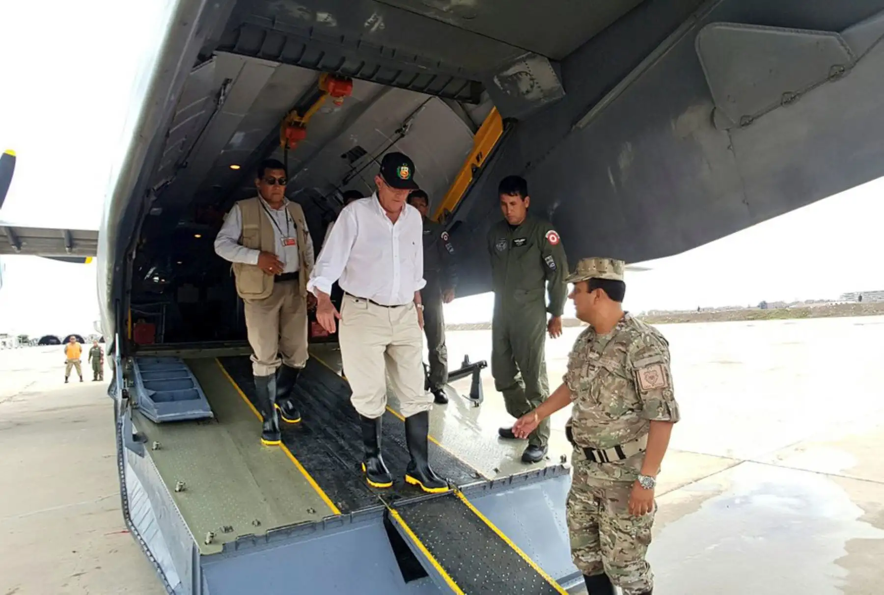 Presidente Pedro Pablo Kuczynski llega a Chiclayo para visitar zonas afectadas por lluvias. Foto: ANDINA/ Prensa Presidencia