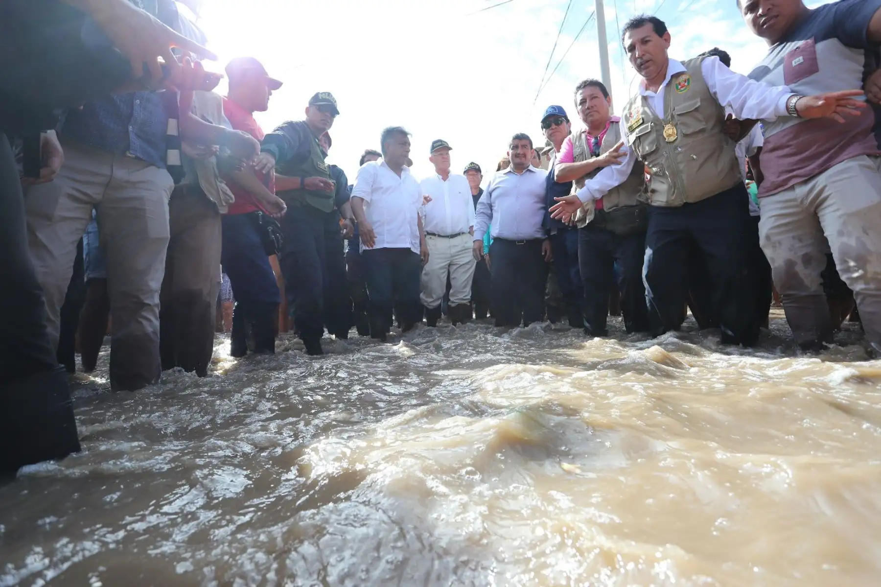 El presidente Pedro Pablo Kuczynski supervisa en Chiclayo, Lambayeque, la ayuda a las zonas afectadas por las fuertes lluvias. ANDINA/Presidencia