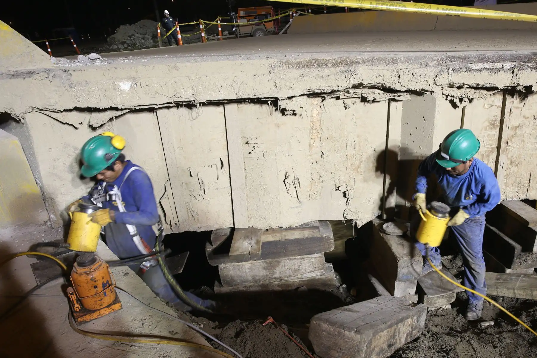 LIMA,PERÚ-FEBRERO 02.Trabajos de Instalación del puente modular tipo Bailey que remplazará a estructura afectada por huaico en el río Huaycoloro en la autopista Prialé. Foto: ANDINA/archivo.