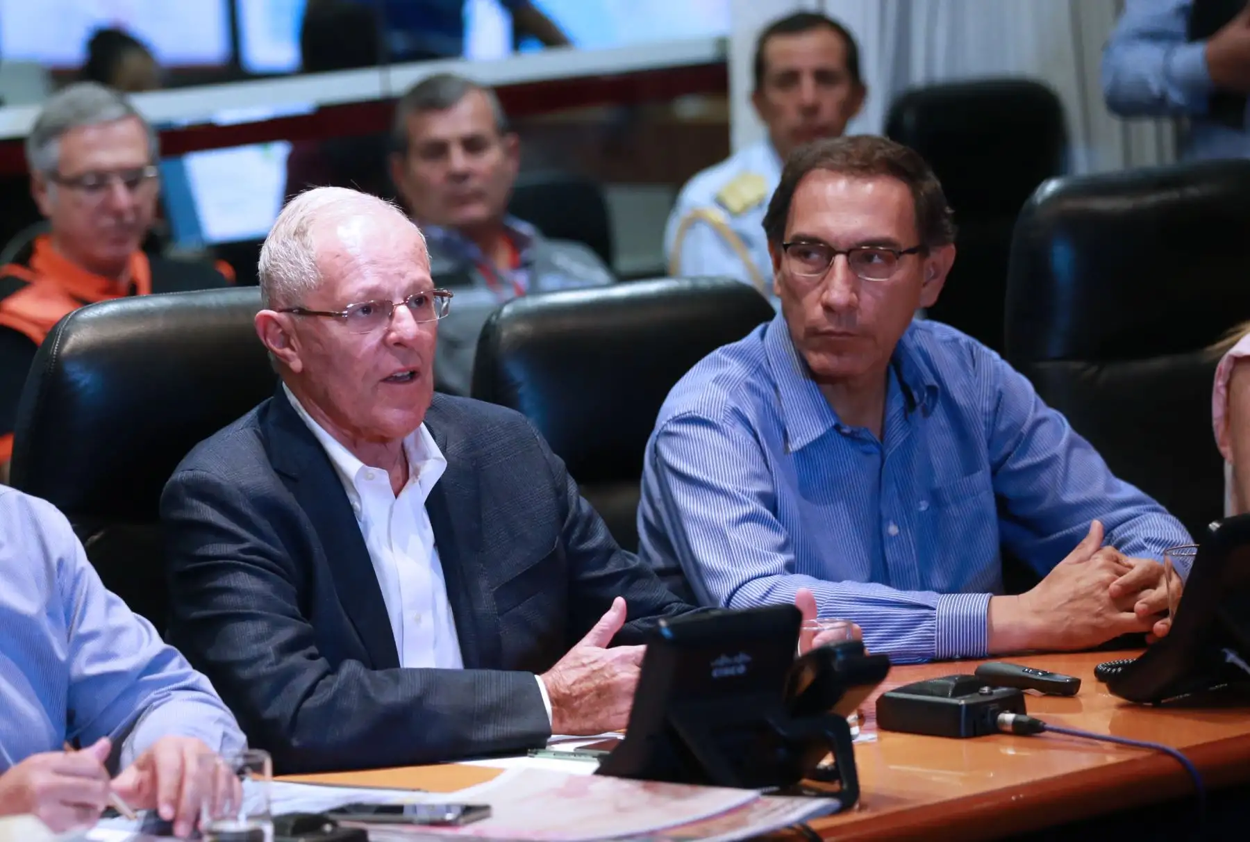 LIMA, PERÚ - FEBRERO 05.El jefe del Estado, Pedro Pablo Kuczynski, recibe el reporte técnico del Centro de Operaciones de Emergencia Nacional (COEN) Foto: ANDINA/Norman Córdova
