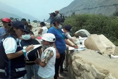Algunas personas afectadas podrían presentar fiebre alta, dolores de cabeza, erupciones en la piel y otros síntomas comunes a causa de diversas enfermedades.