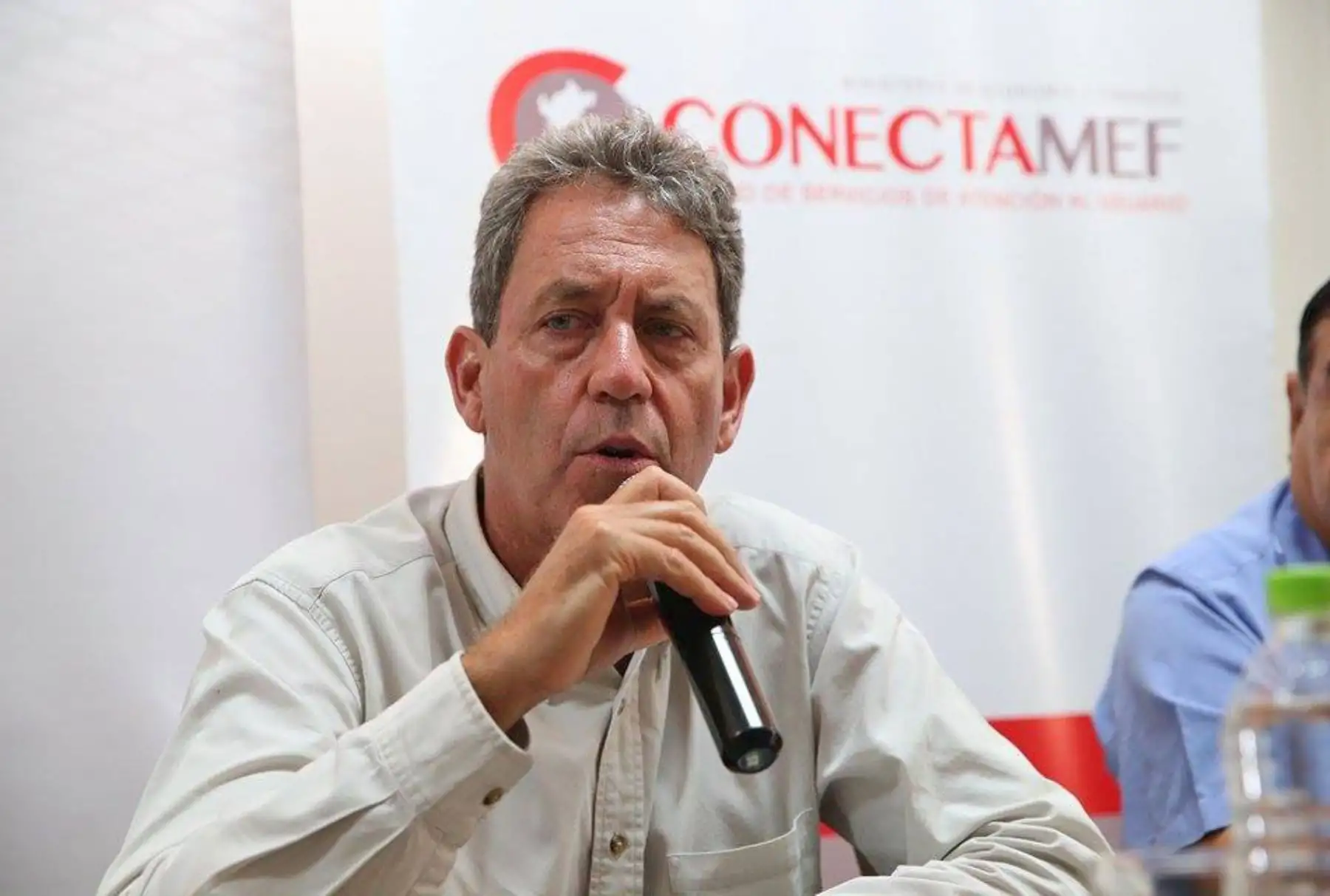 El Ministro de Economía y Finanzas, Alfredo Thorne visita la ciudad de Ica para entregar a las autoridades regionales y municipales los recursos necesarios que les ayuden a tomar acciones inmediatas en las zonas de emergencia de esta región. Foto: ANDINA/Dante Zegarra