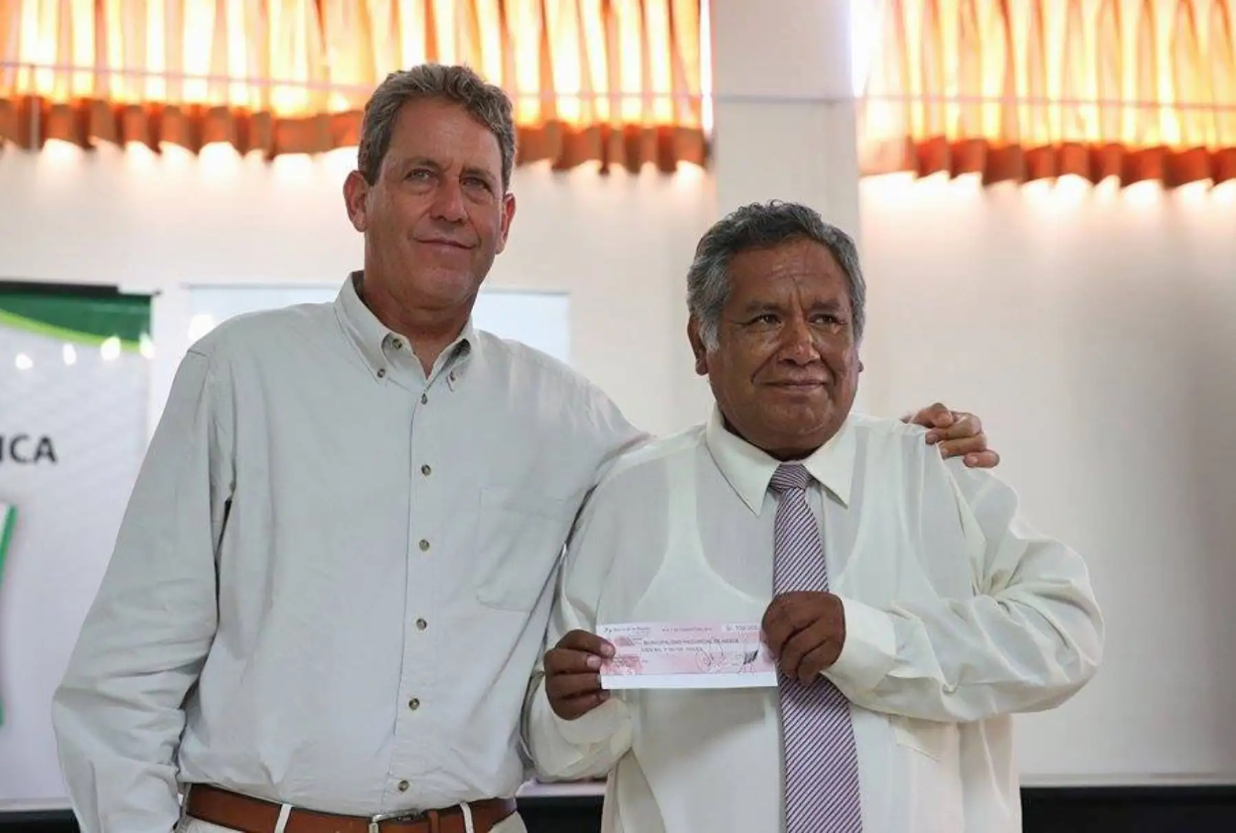 El Ministro de Economía y Finanzas, Alfredo Thorne visita la ciudad de Ica para entregar a las autoridades regionales y municipales los recursos necesarios que les ayuden a tomar acciones inmediatas en las zonas de emergencia de esta región. Foto: ANDINA/Dante Zegarra