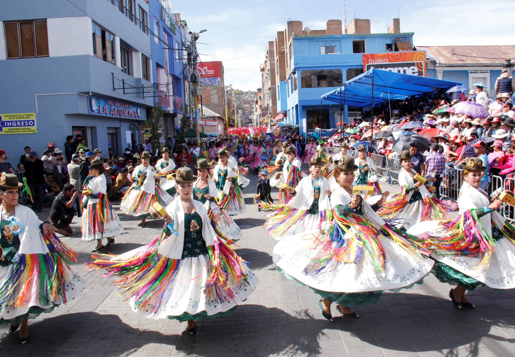 Cerca de 22 horas duró la parada y veneración en honor a Virgen de la Candelaria en Puno. ANDINA