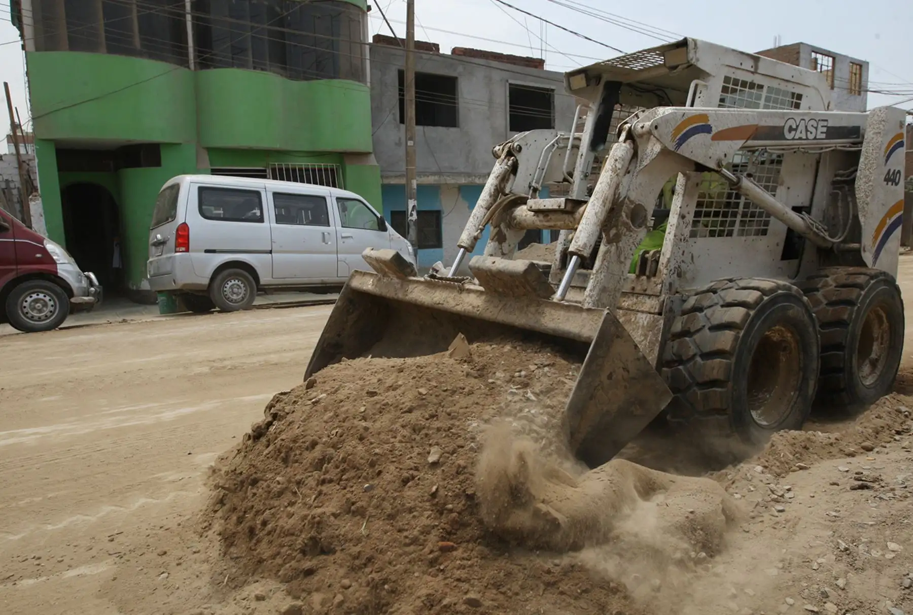LIMA PERÚ, FEBRERO 08. Limpieza en zonas   afectadas por el desborde del río Huaycoloro. Foto: ANDINA/Melina Mejía