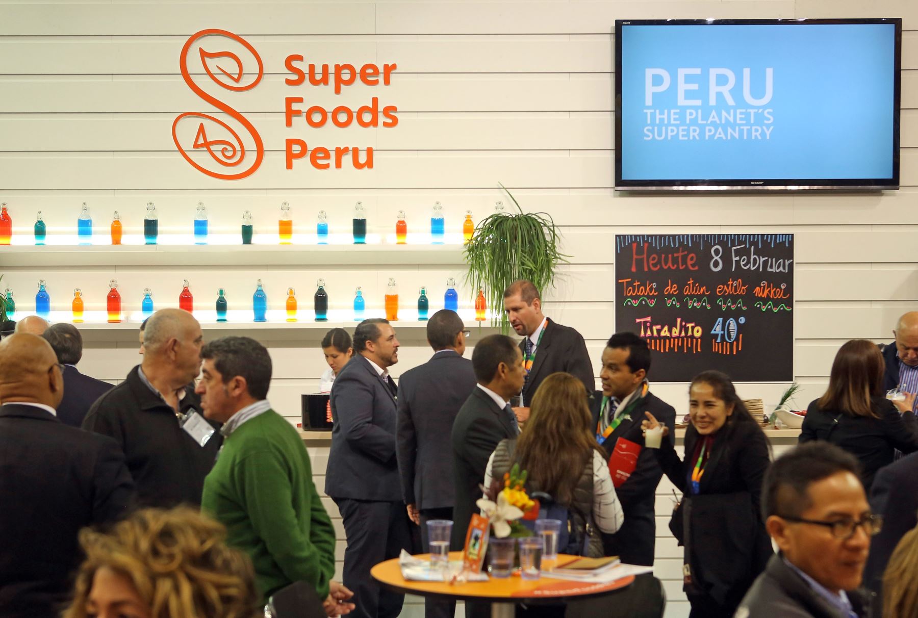 El ministro de Comercio Exterior y Turismo, Eduardo Ferreyros, presentó hoy a nivel internacional la nueva marca “Superfoods Peru”,en feria Fruit Logistica de Alemania. Foto: AFP
