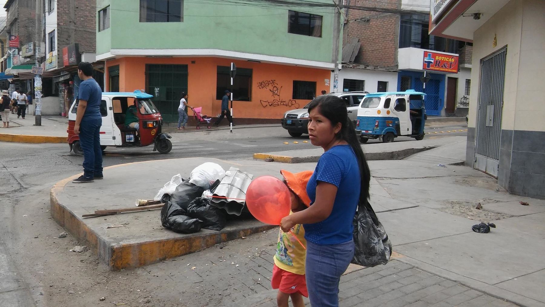 Alcalde promete resolver en horas recojo de basura en Villa María del Triunfo Noticias