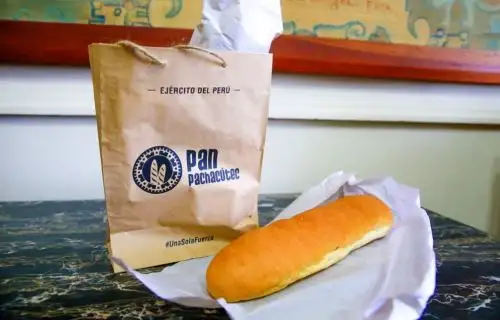 Más de 11,000 damnificados por los huaicos, inundaciones, intensas lluvias y otras inclemencias de la naturaleza han recibiendo, como parte de la ayuda humanitaria, el pan “Pachacútec”, alimento elaborado por el Ejército peruano y que se destaca por su alto valor nutritivo y delicioso sabor.