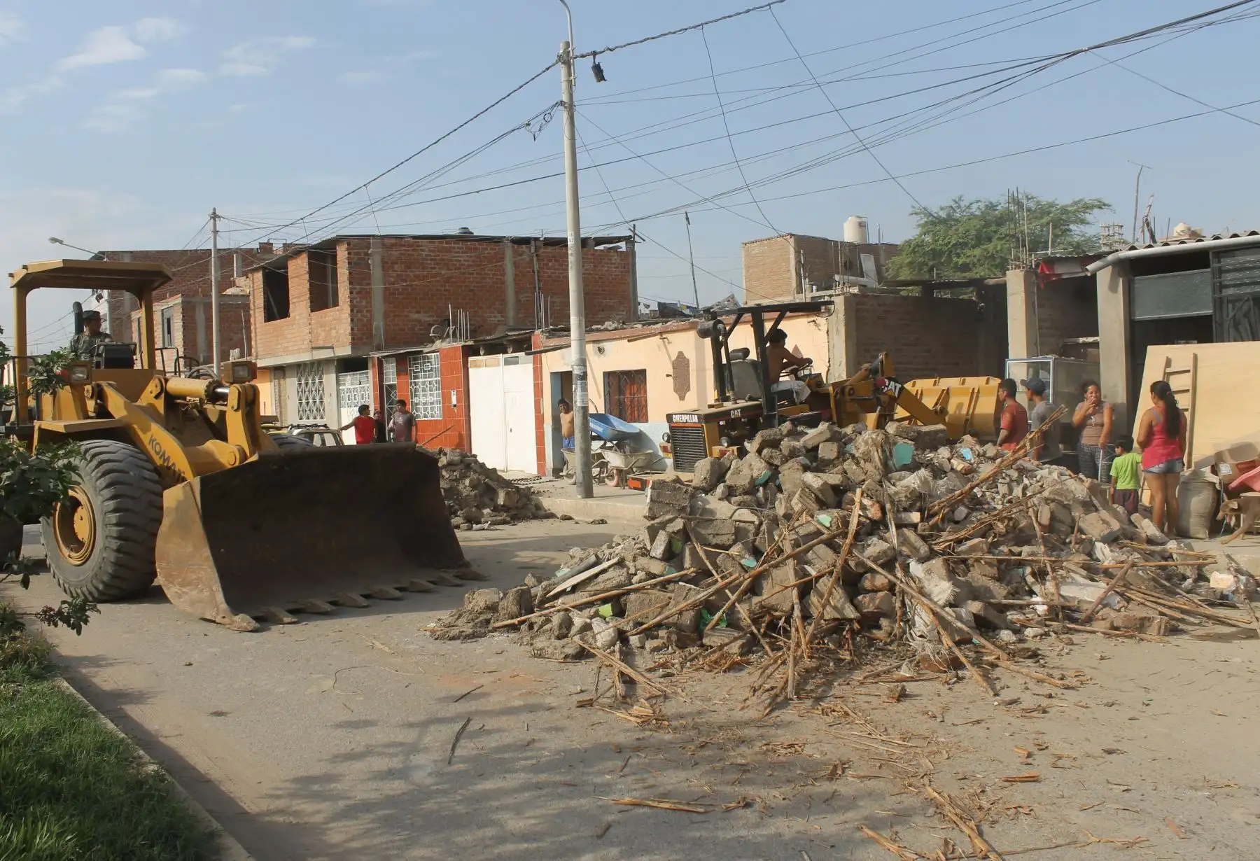 Ejército y Ministerio de Vivienda ayudan a damnificados por lluvias en Chiclayo. ANDINA