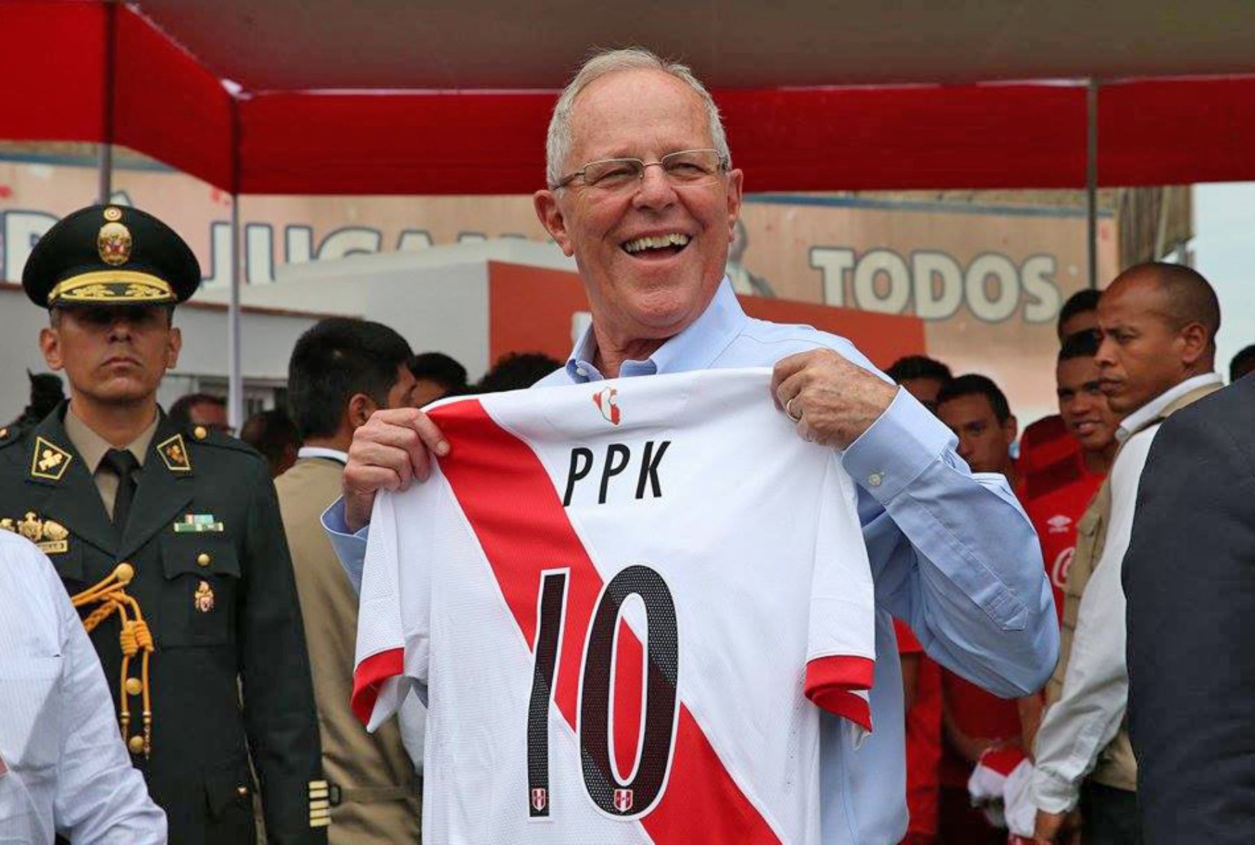 El presidente de la República, Pedro Pablo Kuczynski, visita a los integrantes de la selección peruana de fútbol sub 17. Foto: ANDINA/ Dante Zegarra