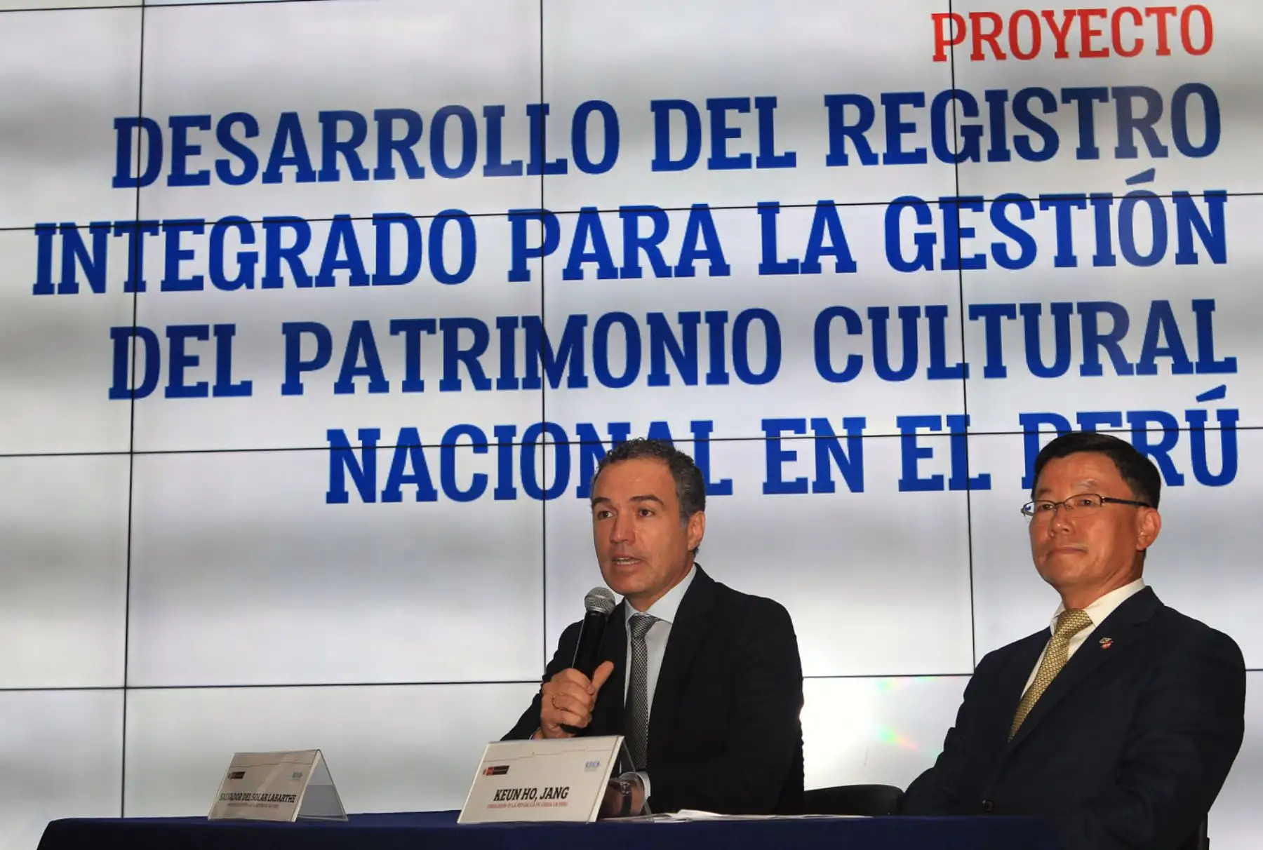 LIMA, PERÚ-FEBRERO 21.Ministro de Cultura Salvador Del Solar, participa en la ceremonia de lanzamiento del proyecto "Desarrollo del Registro Integrado para la gestión del Patrimonio Cultural en el Perú.Foto:ANDINA/Héctor Vinces.