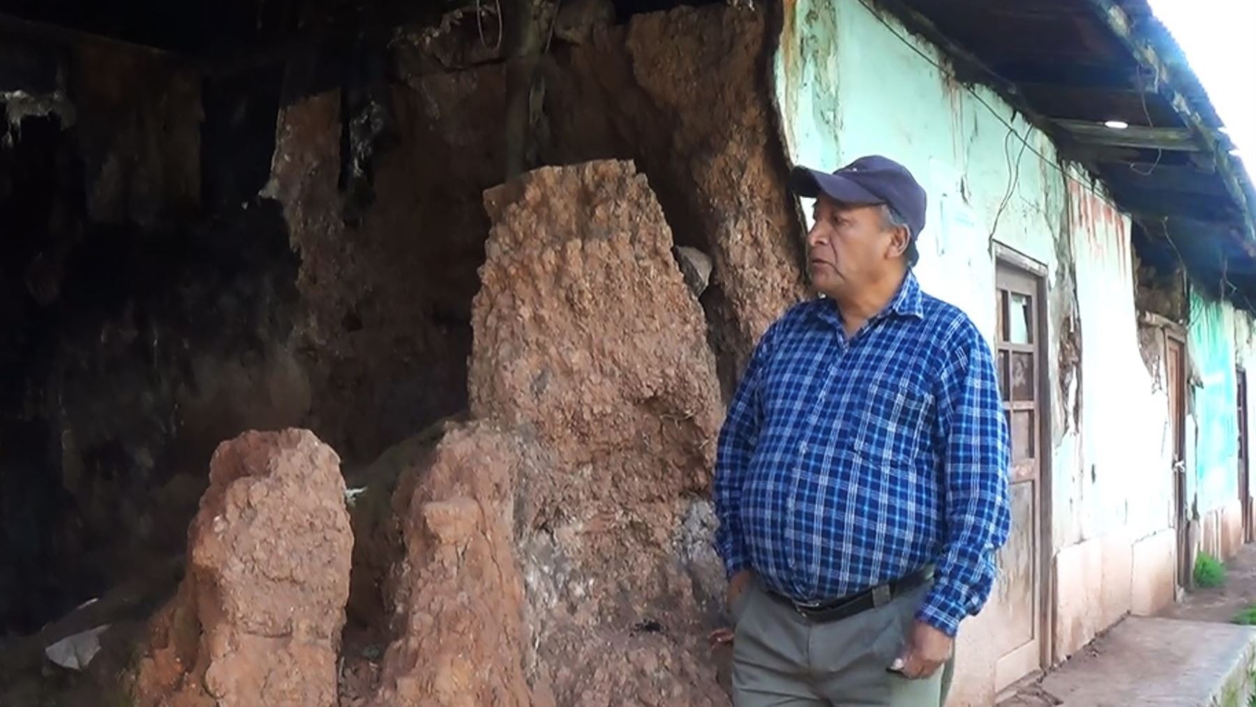 En el centro poblado de La Quinua, en el distrito de Yanacancha, región Pasco, varias viviendas se están derrumbando.,