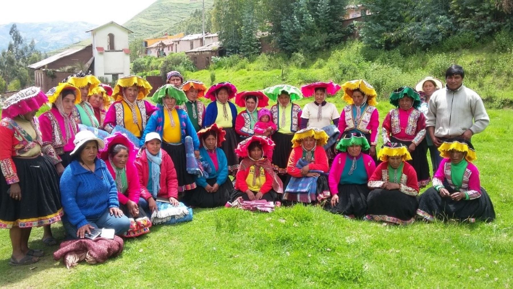 La Asociación de Artesanos Ccori Tika Pallay de la comunidad Chillihuani - Distrito de Cusipata, con 38 miembros, obtuvo un monto de subvención de S/ 200,000.