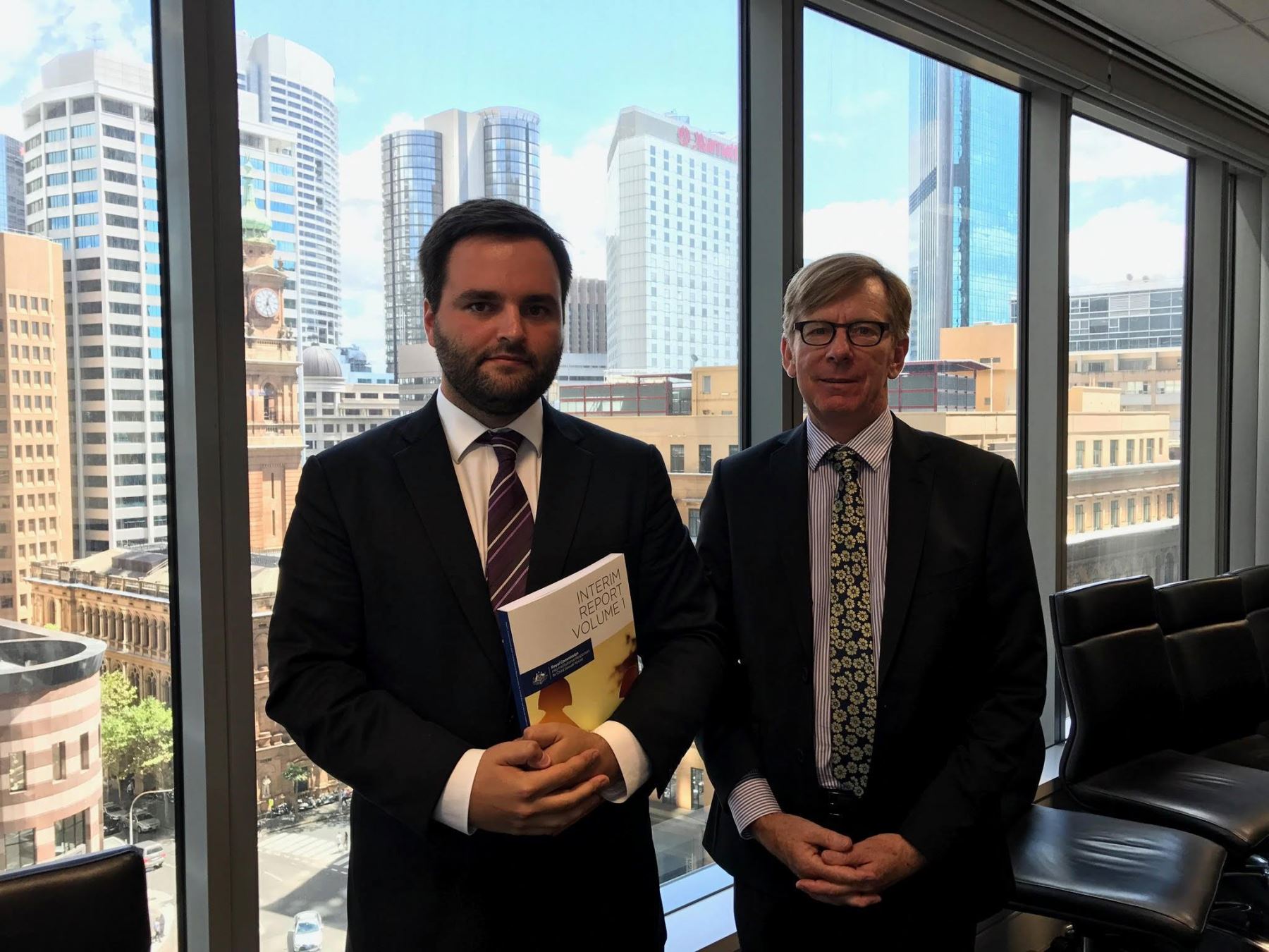 El congresista Alberto de Belaunde se reunió con el director general de la Comisión Real de Australia que investiga abusos sexuales contra menores de edad.