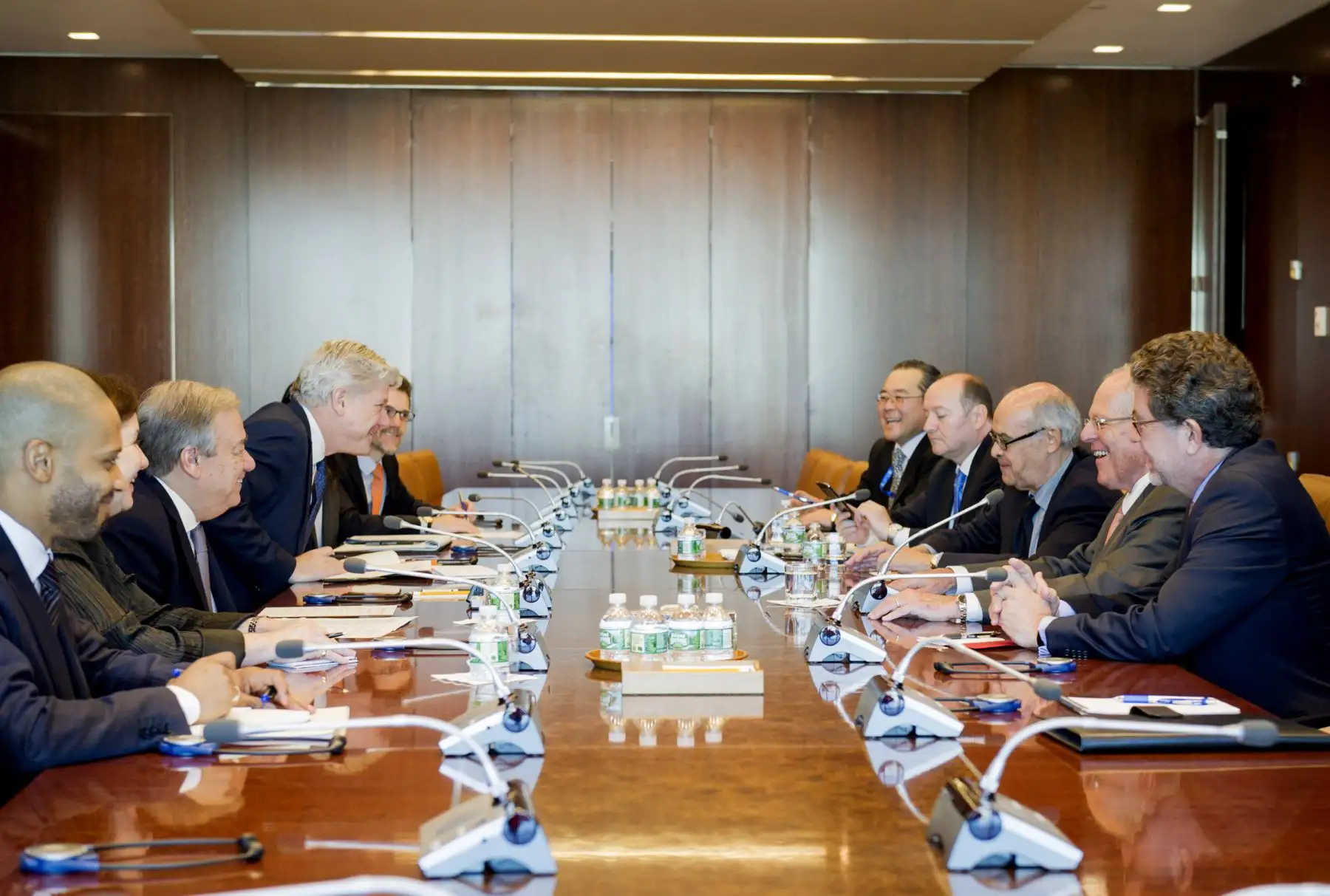 El Jefe del Estado, Pedro Pablo Kuczynski, firmó hoy el libro de honor de las Naciones Unidas a su llegada a la sede de este organismo internacional en Nueva York. Foto: ONU