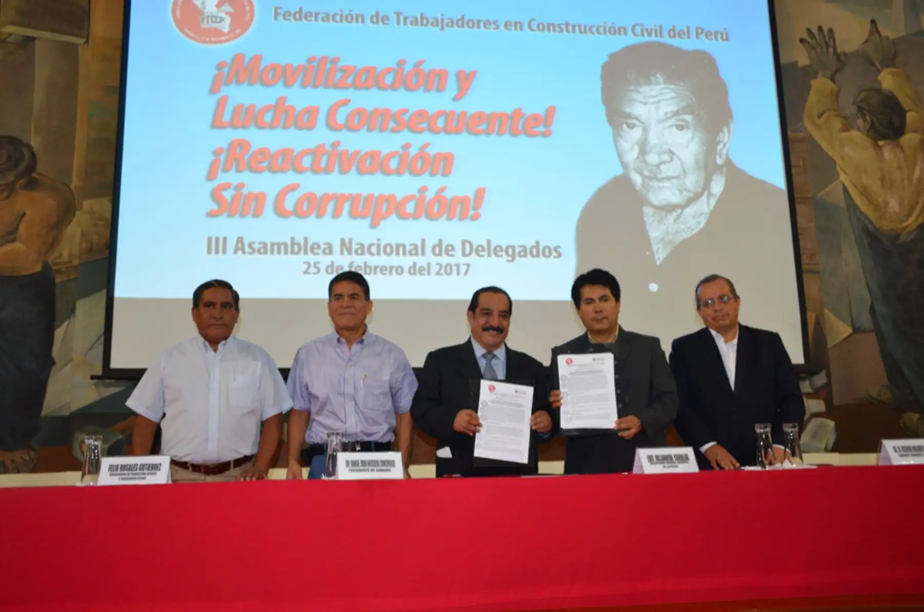 Firma de convenio entre gremio de Construcción Civil y Sencico. Foto. Andina/Difusión