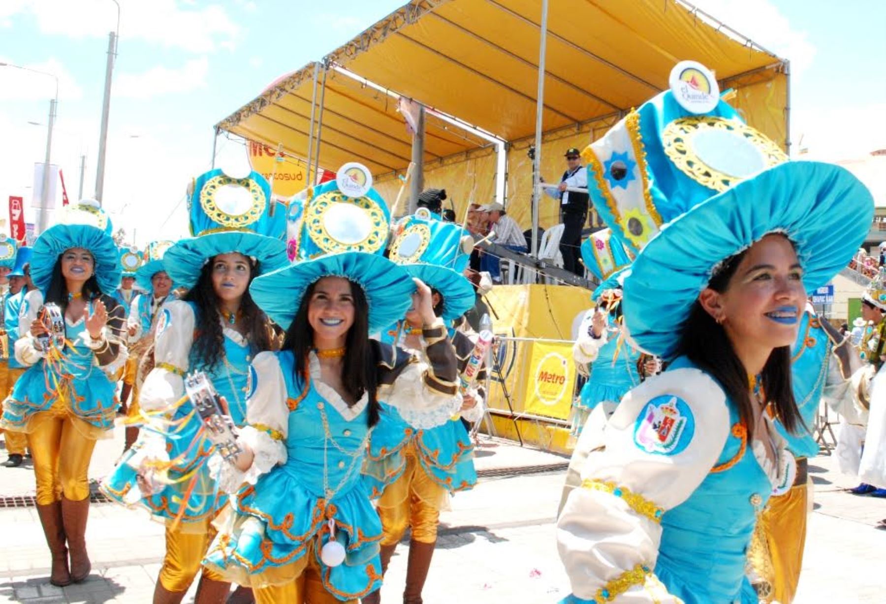 Numerosas delegaciones participaron en colorido corso del Carnaval de Cajamarca.