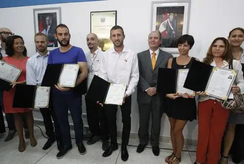 LIMA, PERÚ - FEBRERO 28. futbolista argentino Horacio Calcaterra recibe sus credenciales como peruano de parte de la Superintendencia Nacional Migraciones Perú. Foto: ANDINA/ Eddy Ramos.