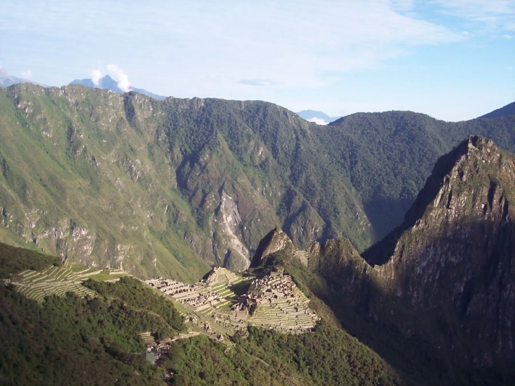 Rehabilitan accesos al Camino Inca en Machu Picchu.