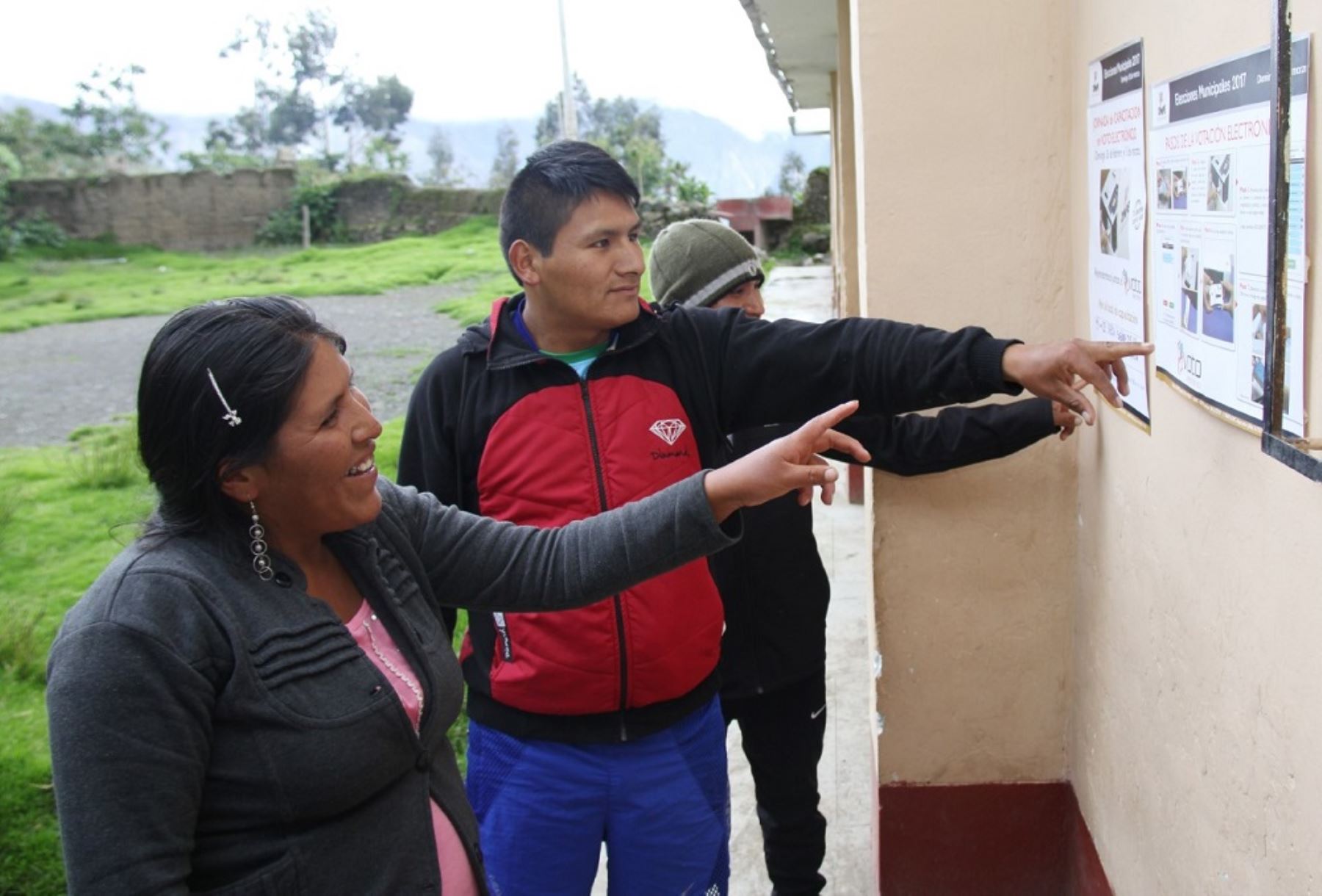 Hasta el Jurado Electoral Especial (JEE) de Arequipa llegaron 413 organizaciones políticas solicitando la inscripción de su lista. En el 2014 fueron 380 las listas inscritas.ANDINA/Difusión