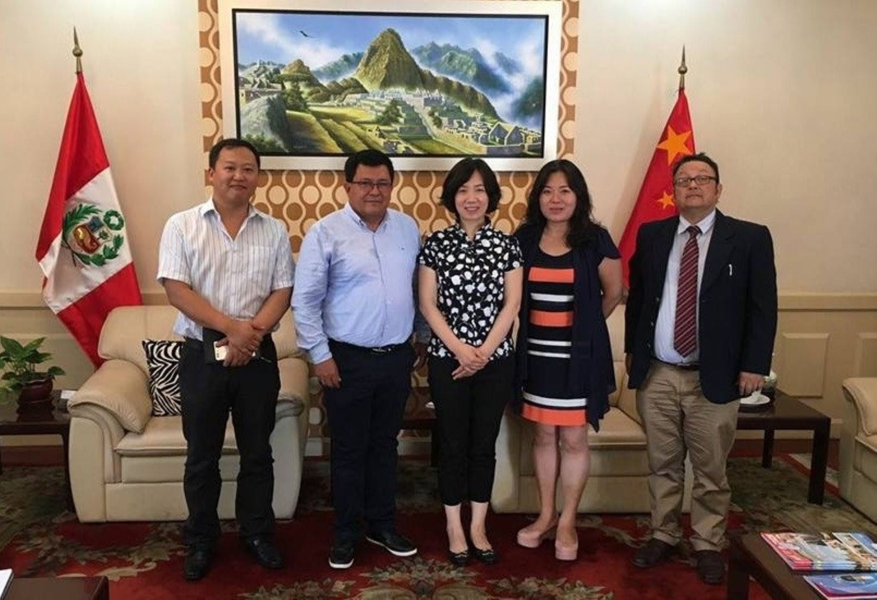 Gobernador regional Víctor Noriega Reátegui, se reunió con la consejera económica y comercial de la Embajada de la República Popular China, Hao Qinmei,