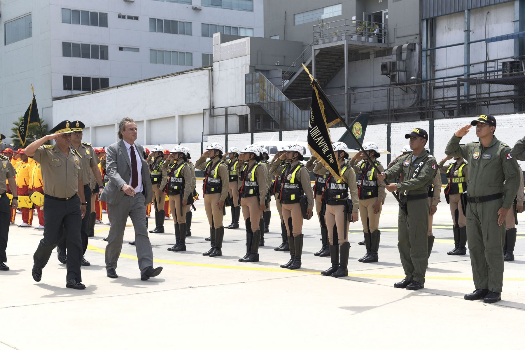 Durante 33 aniversario de la Aviación Policial, ministro Carlos Basombrío anunció la creación de la Unidad de Drones para fortalecer acciones de seguridad ciudadana.