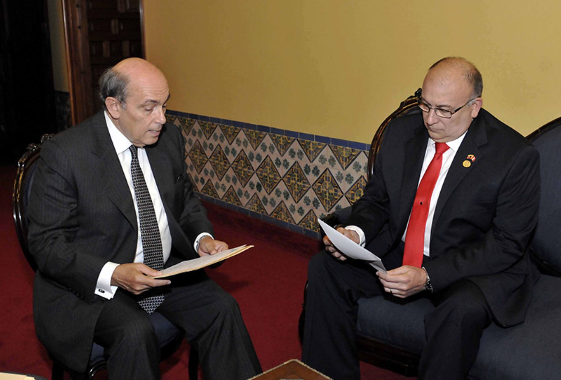 Embajador Hugo De Zela convocó al embajador de  Venezuela, Diego Alfredo Molero Bellavia, con el fin de hacerle entrega de la nota de protesta.