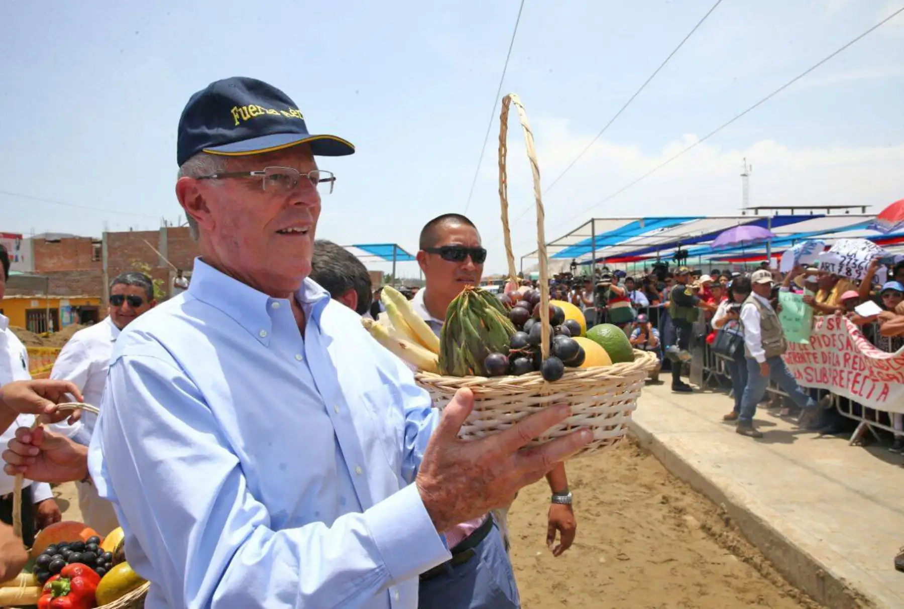 Jefe de Estado realizó la entrega de un cheque a los alcaldes de La Libertad para financiar la ejecución de proyectos de agua y saneamiento. Foto: ANDINA/Prensa Presidencia