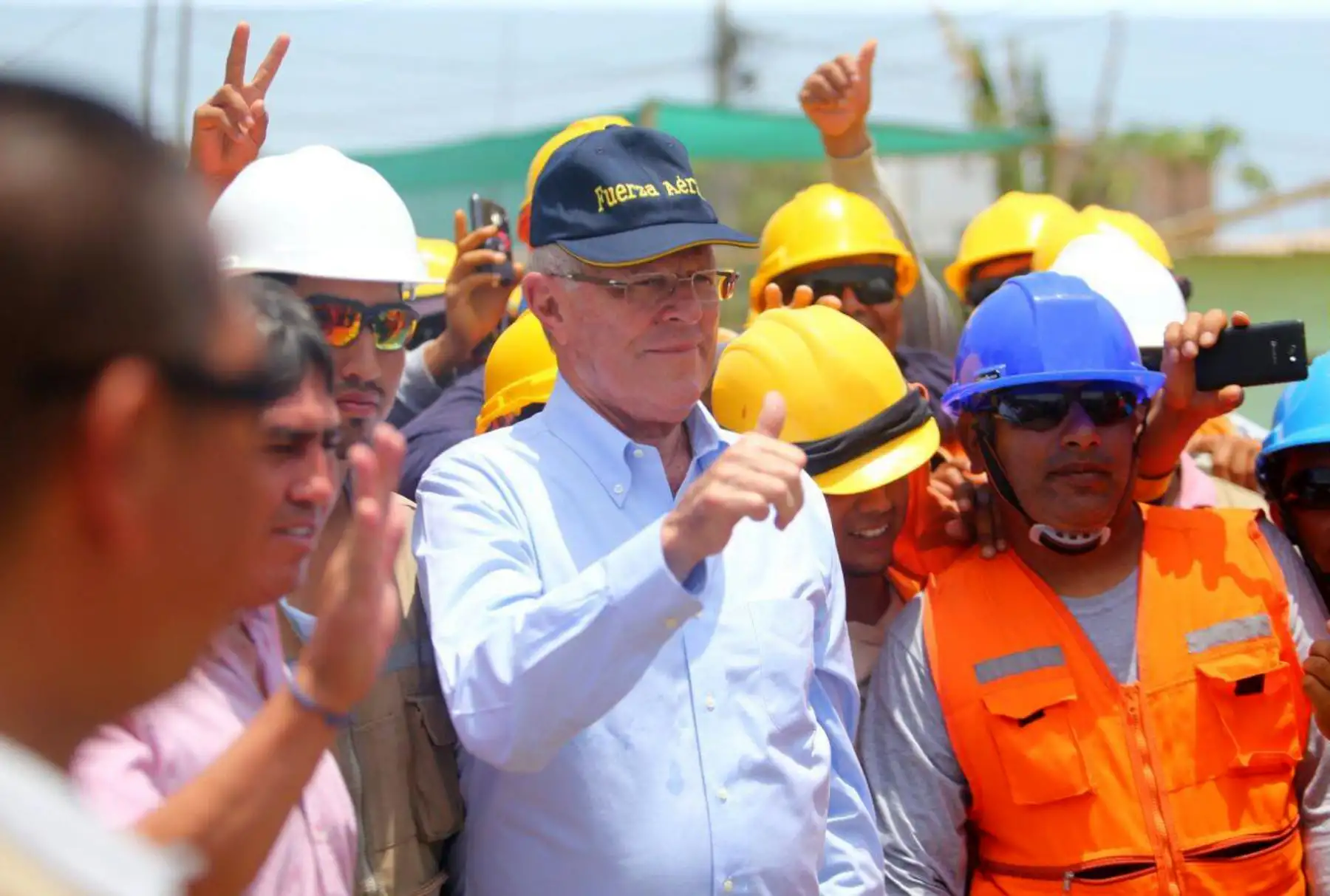 Jefe de Estado realizó la entrega de un cheque a los alcaldes de La Libertad para financiar la ejecución de proyectos de agua y saneamiento. Foto: ANDINA/Prensa Presidencia