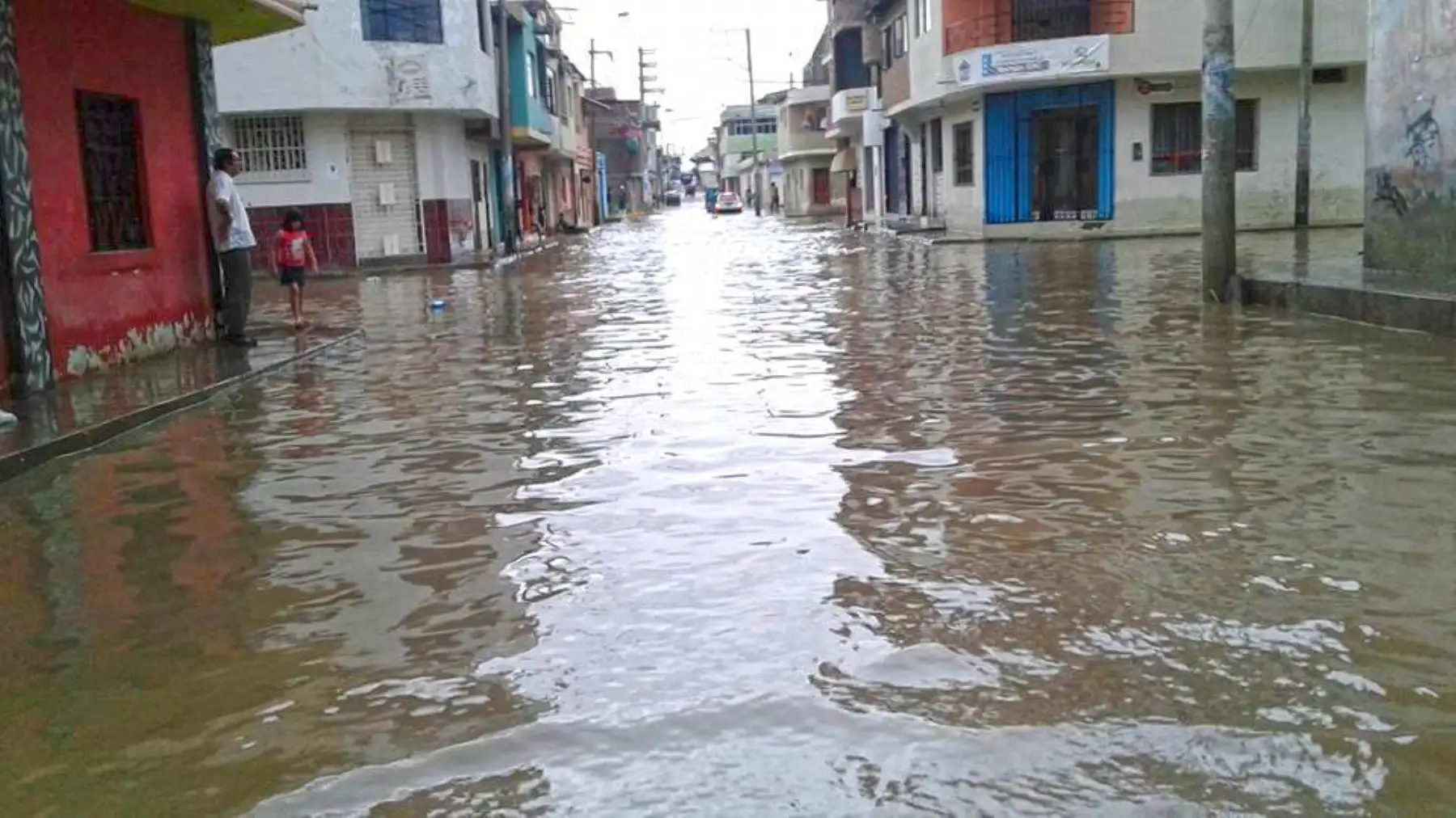El desborde del canal Vía causó graves daños en Sullana. ANDINA/Difusión