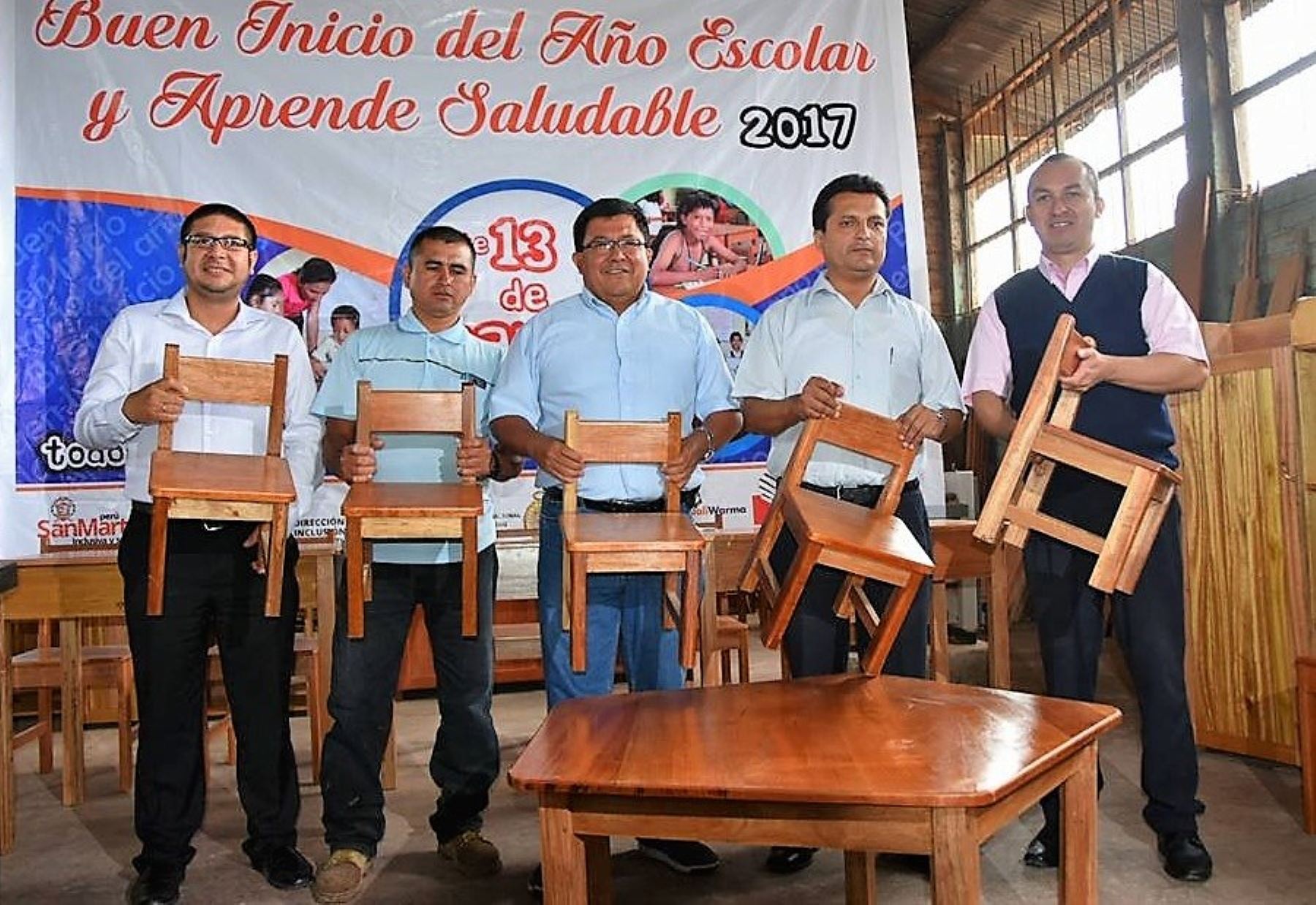 Entregan 21 lotes de mobiliario escolar a colegios de San Martín. ANDINA