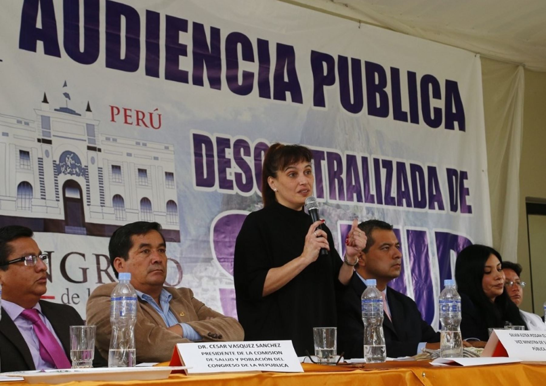 La viceministra de de Salud Pública Silvia Pessah Eljay interviene en Primera Audiencia Pública Descentralizada de Salud de la región Cusco.