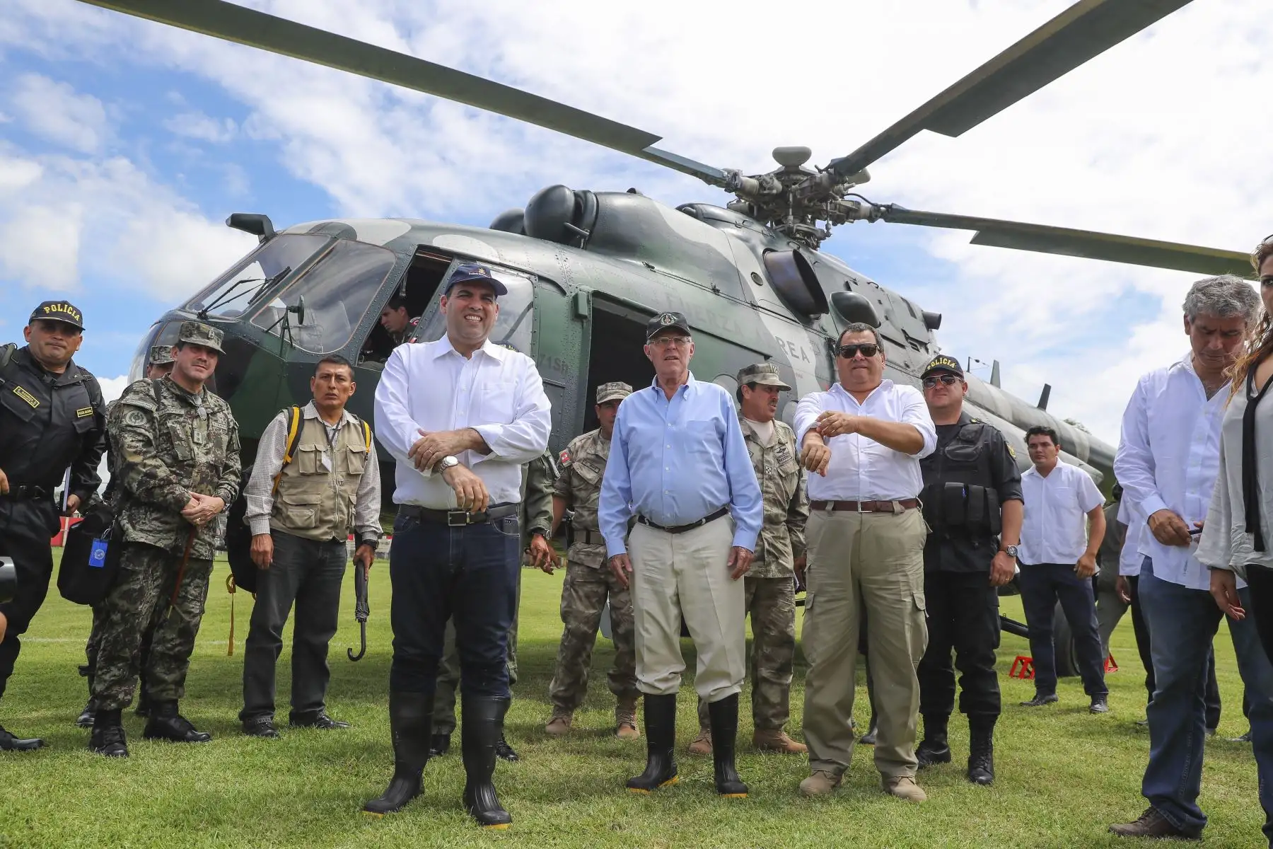 PIURA, PERÚ - MARZO 12. Presidente Pedro Pablo Kuczynksi realizó visita de inspección a trabajos de limpieza quebrada La Manuela.

Foto: PRESIDENCIA.