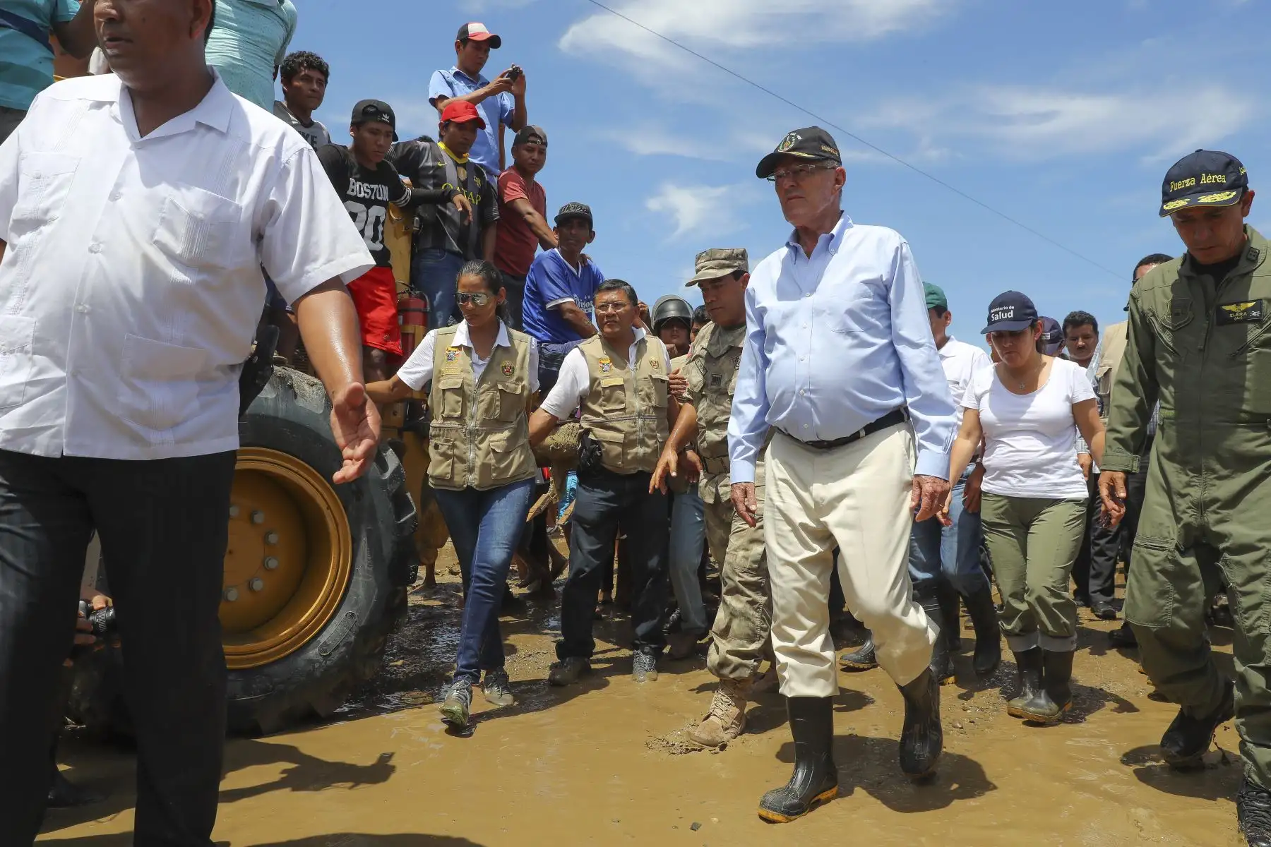 PIURA, PERÚ - MARZO 12. Presidente Pedro Pablo Kuczynksi realizó visita de inspección a trabajos de limpieza quebrada La Manuela.

Foto: PRESIDENCIA.
