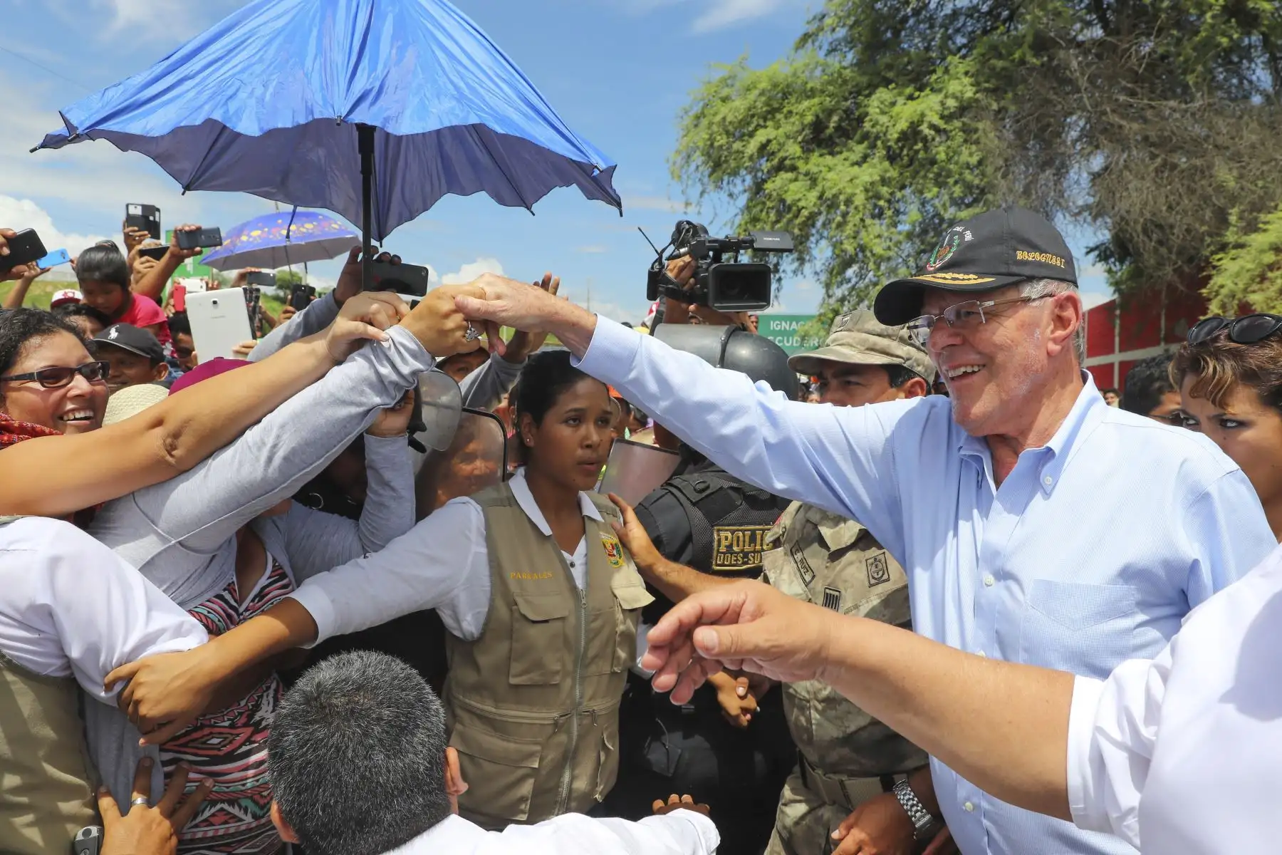 PIURA, PERÚ - MARZO 12. Presidente Pedro Pablo Kuczynksi realizó visita de inspección a trabajos de limpieza quebrada La Manuela.

Foto: PRESIDENCIA.