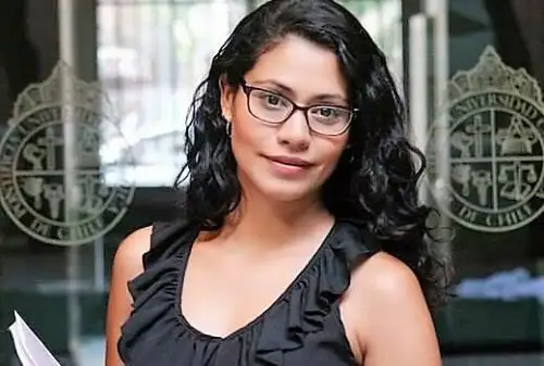 Melissa Insúa, becaria peruana, se graduó como magister con excelencia en universidad de Chile. Foto: ANDINA/Difusión.