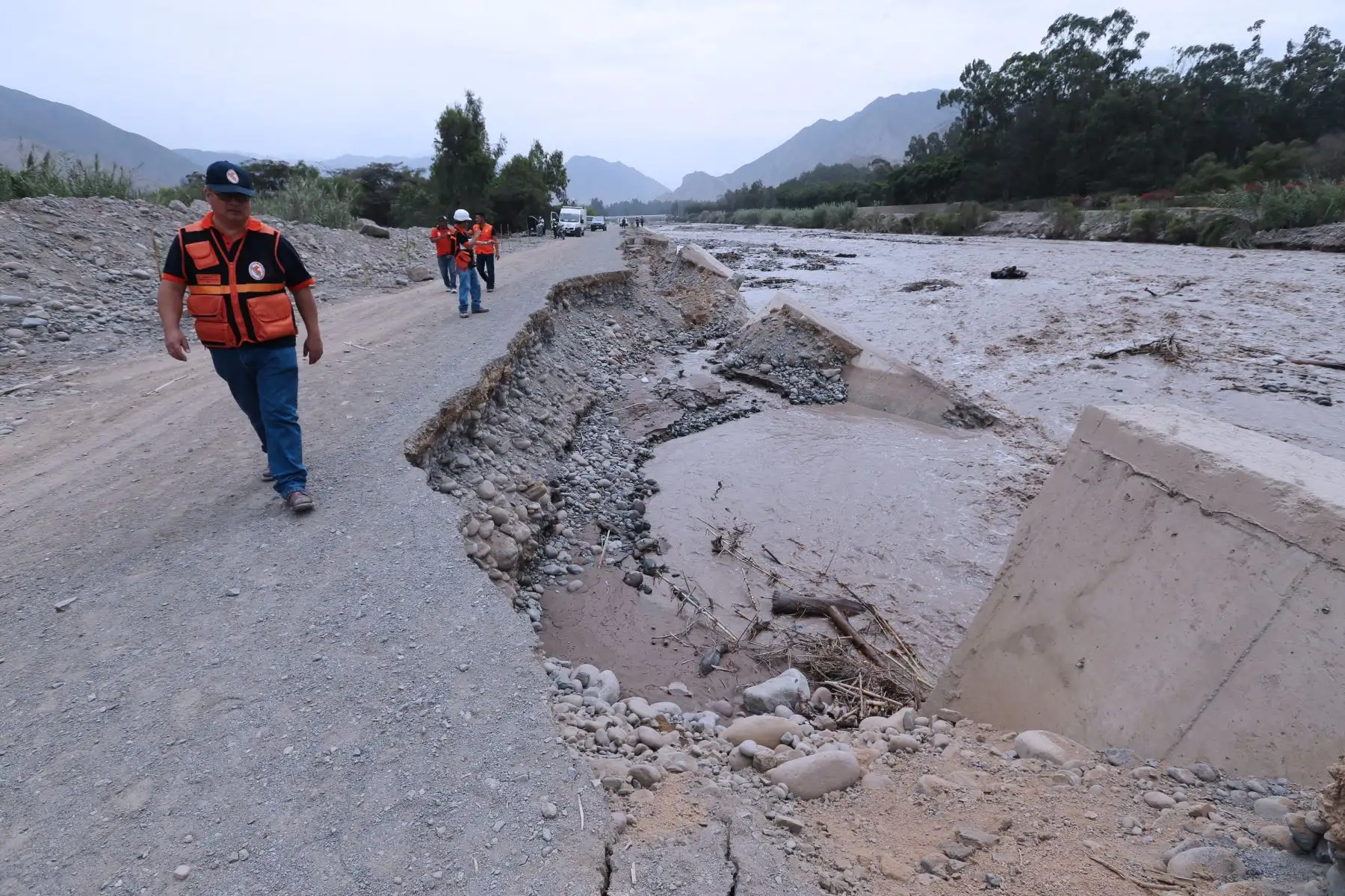 LIMA,PERÚ.MARZO 14. Río Lurín crece peligrosamente y amenaza con desbordarse nuevamente.Foto: ANDINA/Norman Córdova