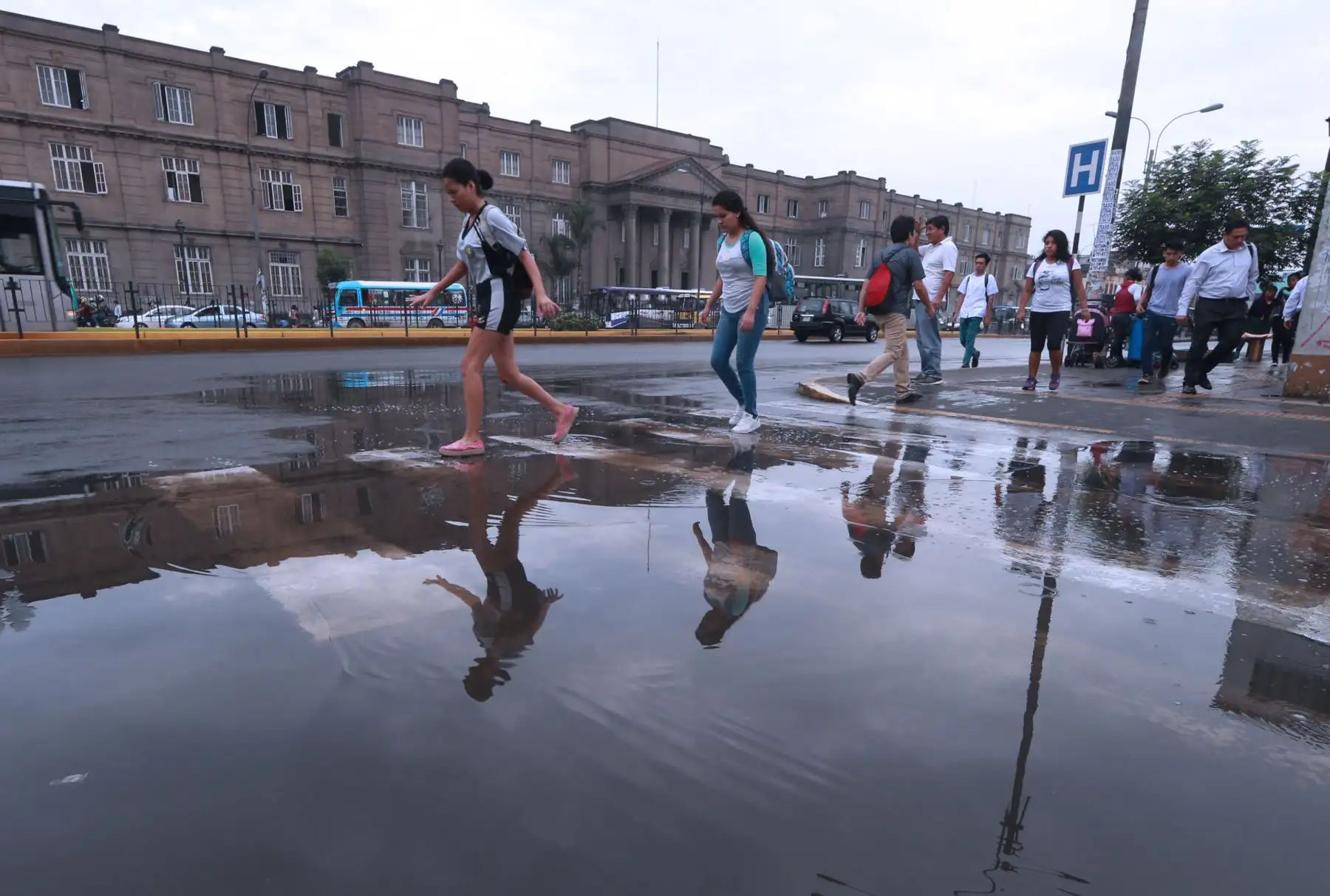 LIMA, PERÚ-MARZO 15.Intensa lluvia en la ciudad  de Lima. Foto: ANDINA/Norman Córdova