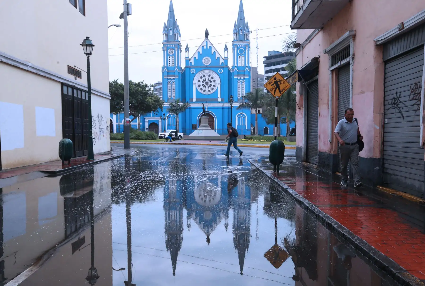 LIMA, PERÚ-MARZO 15.Intensa lluvia en la ciudad  de Lima. Foto: ANDINA/Norman Córdova