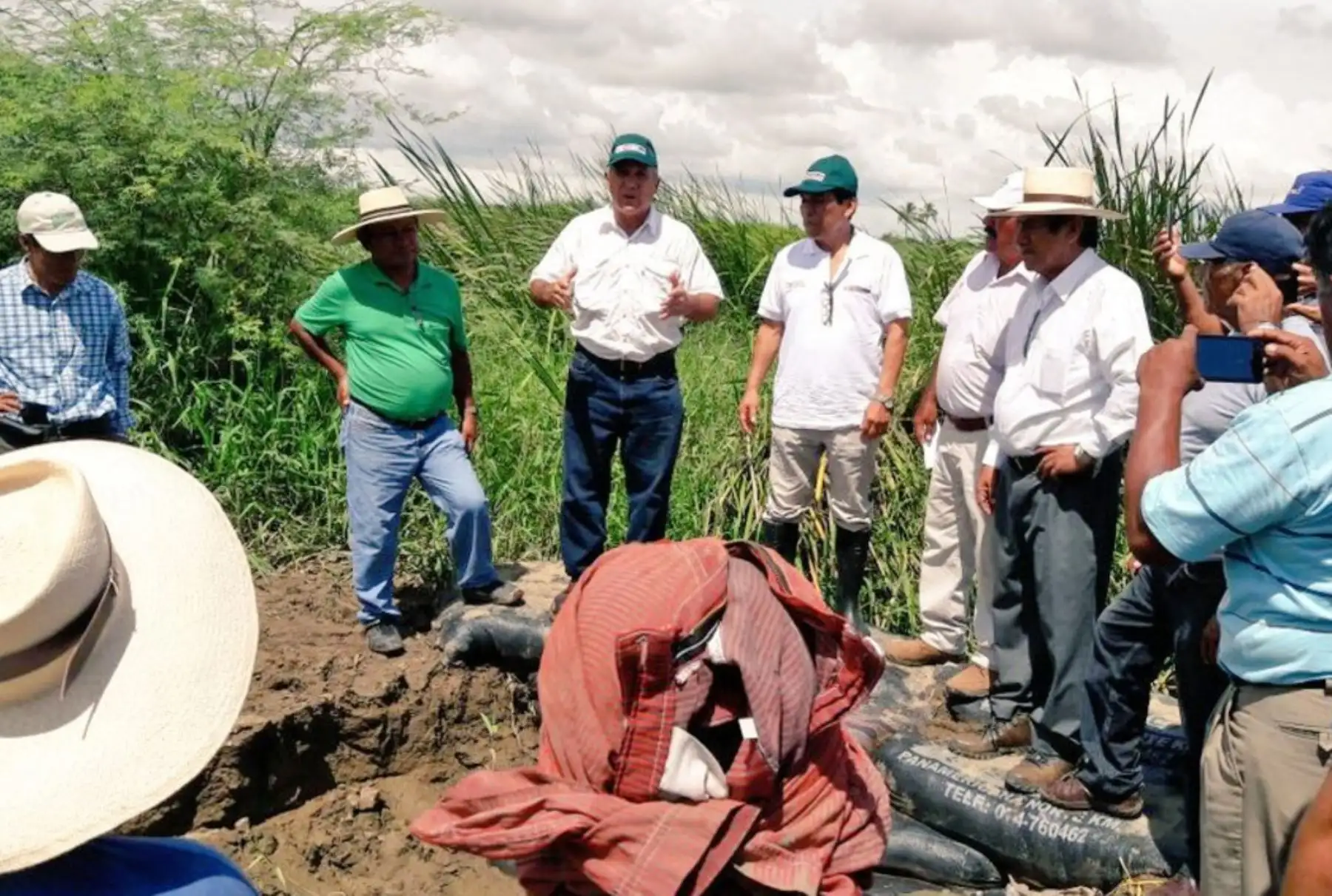 El Ministro de Agricultura, José Manuel Hernández llega al distrito de Ignacio Escudero, Sullana, y dialoga con agricultores de arroz y banano orgánico. Foto: ANDINA/ Difusión