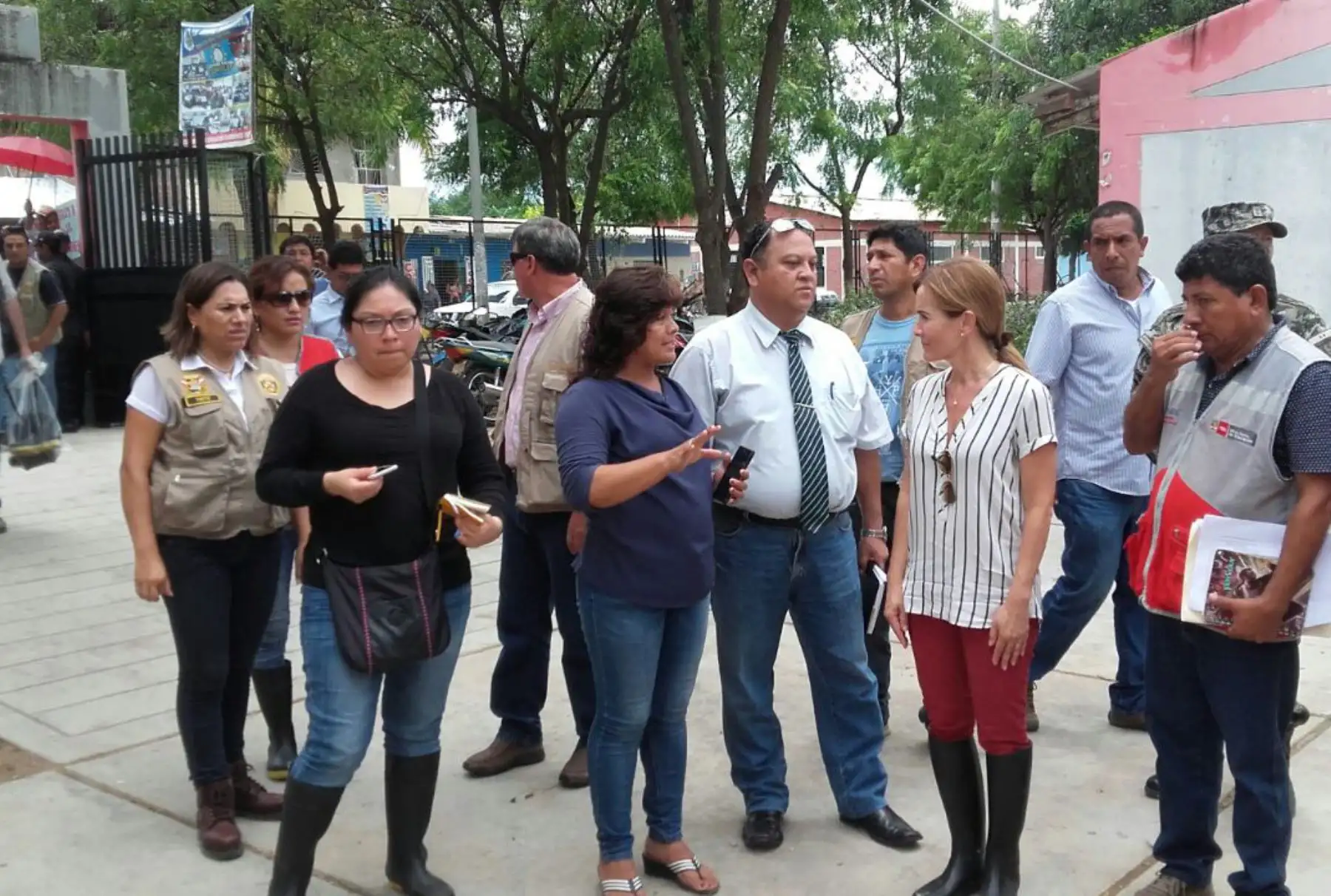 La Ministra de Educación, Marilú Martens, inspecciona el colegio María Auxiliadora de Chulucanas en Piura. Foto: ANDINA/ Difusión
