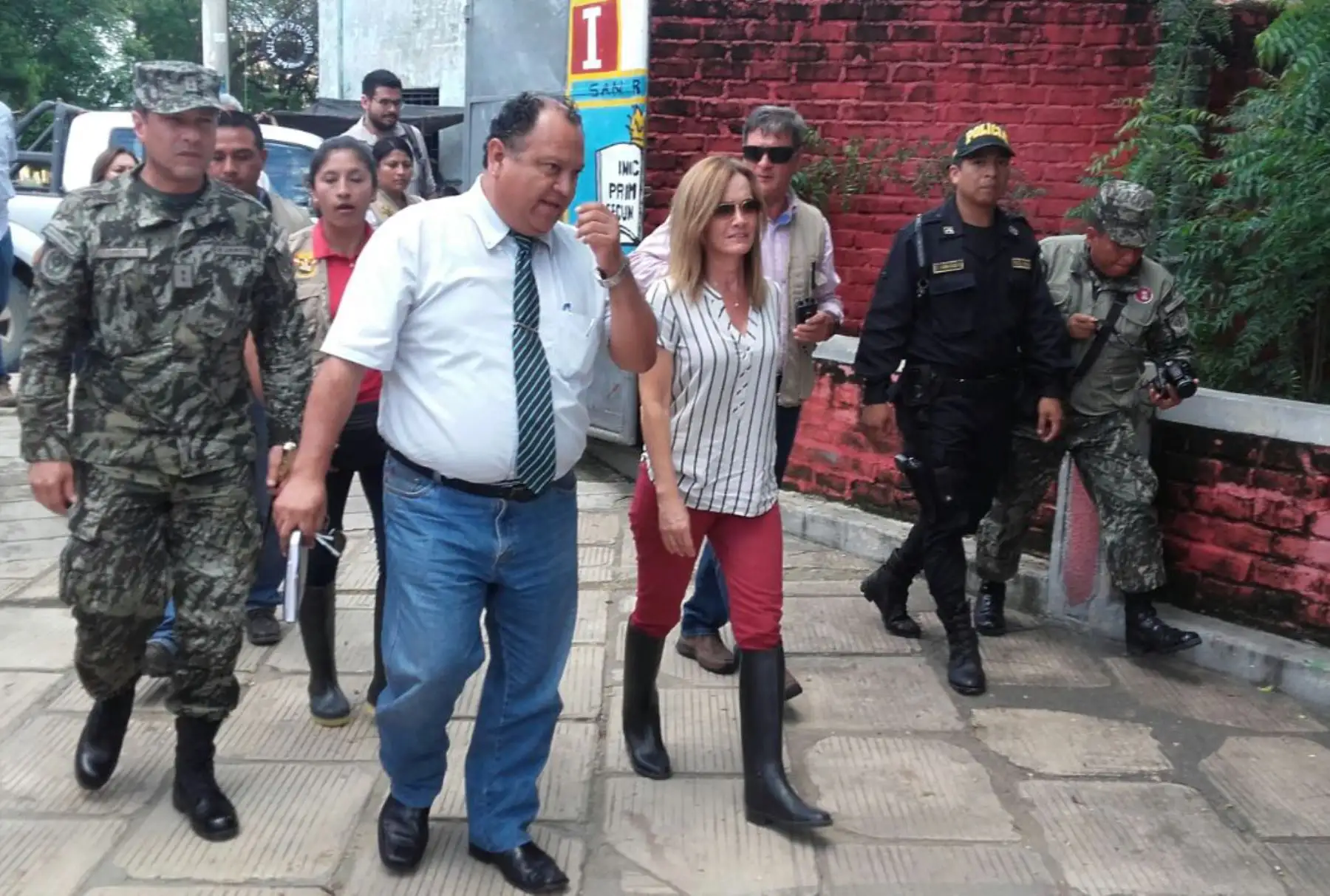 La Ministra de Educación, Marilú Martens, inspecciona el colegio María Auxiliadora de Chulucanas en Piura. Foto: ANDINA/ Difusión