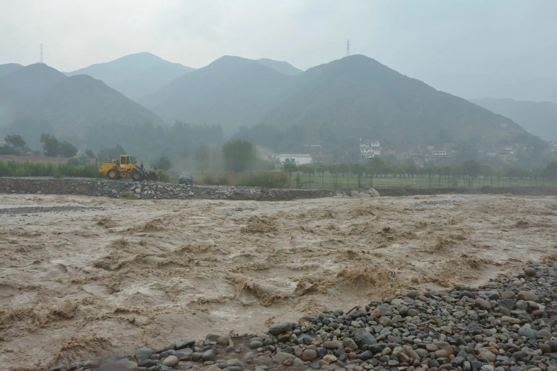 LIMA, PERÚ-MARZO 15. Alarma por crecida de caudal del río Lurin en Cieneguilla.. Foto: ANDINA/Eddy Ramos