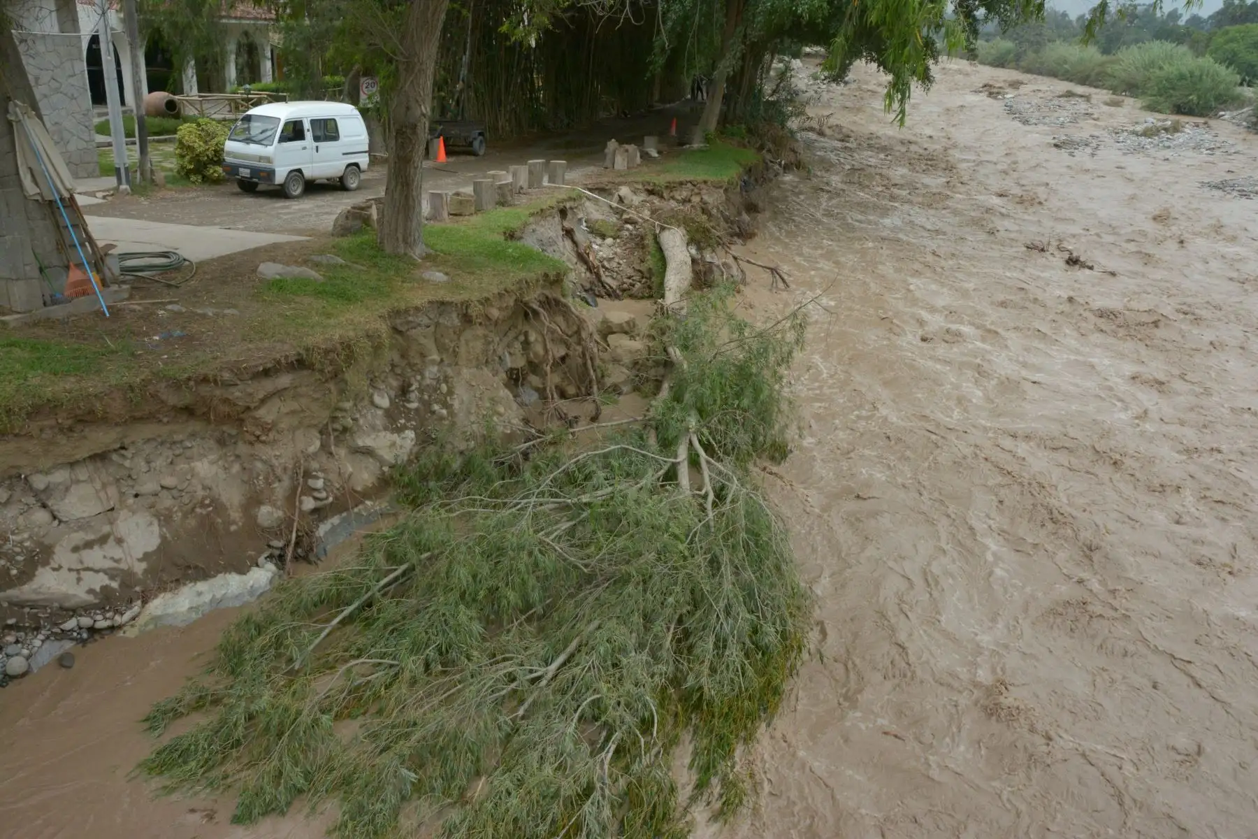 LIMA, PERÚ-MARZO 15. Alarma por crecida de caudal del río Lurin en Cieneguilla.. Foto: ANDINA/Eddy Ramos