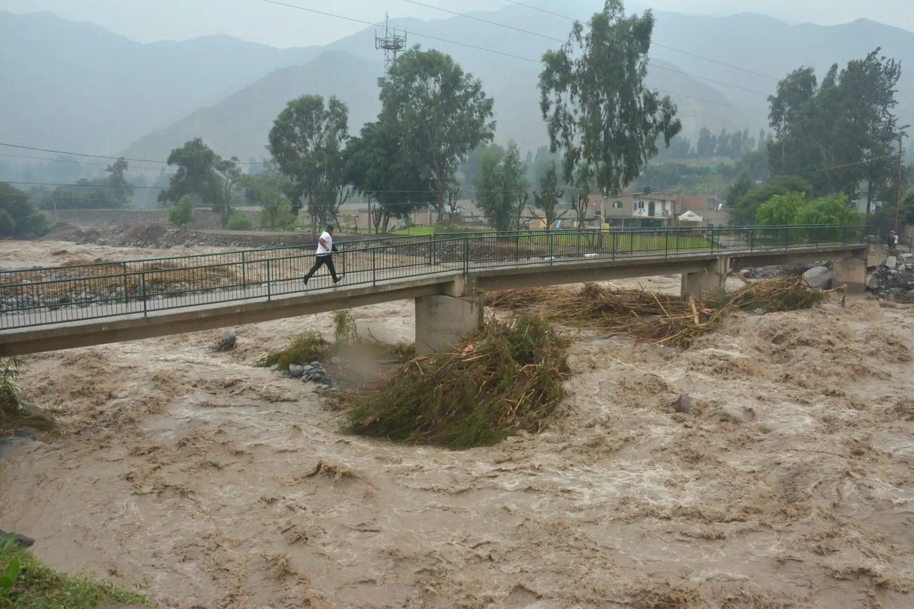 LIMA, PERÚ-MARZO 15. Alarma por crecida de caudal del río Lurin en Cieneguilla.. Foto: ANDINA/Eddy Ramos